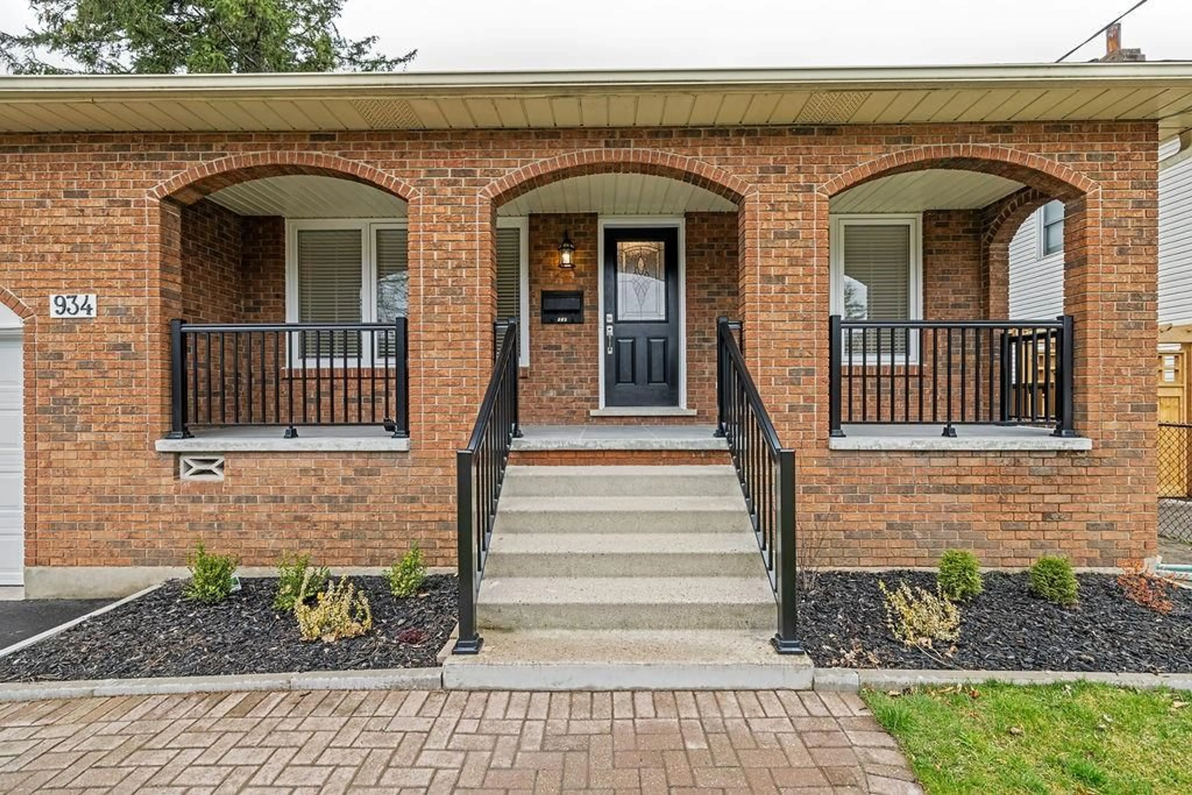 Home with brick exterior material for 934 LASALLE PARK Rd, Burlington Ontario L7T 1M9