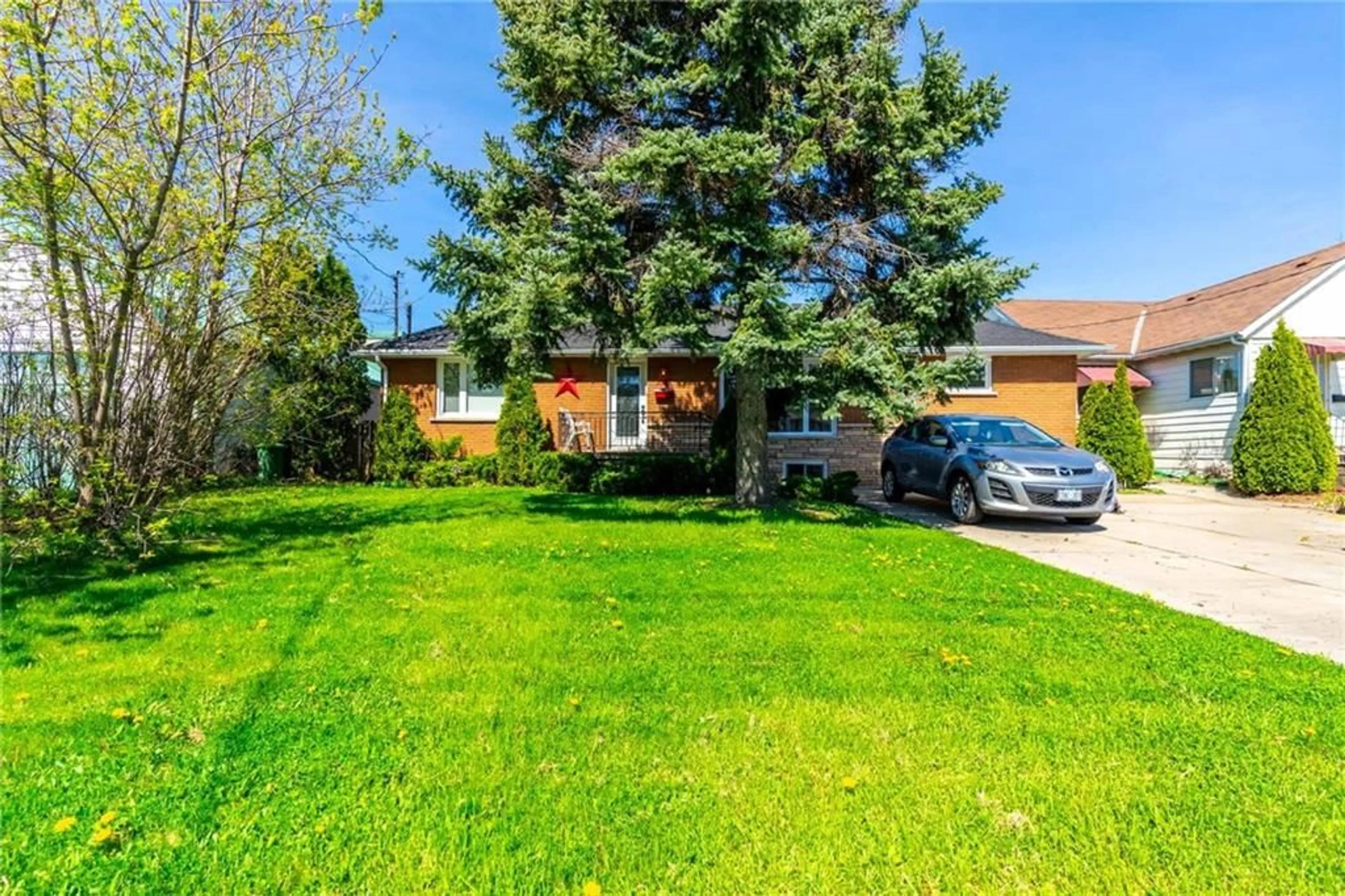 Frontside or backside of a home for 1008 UPPER WELLINGTON St, Hamilton Ontario L9A 3S3