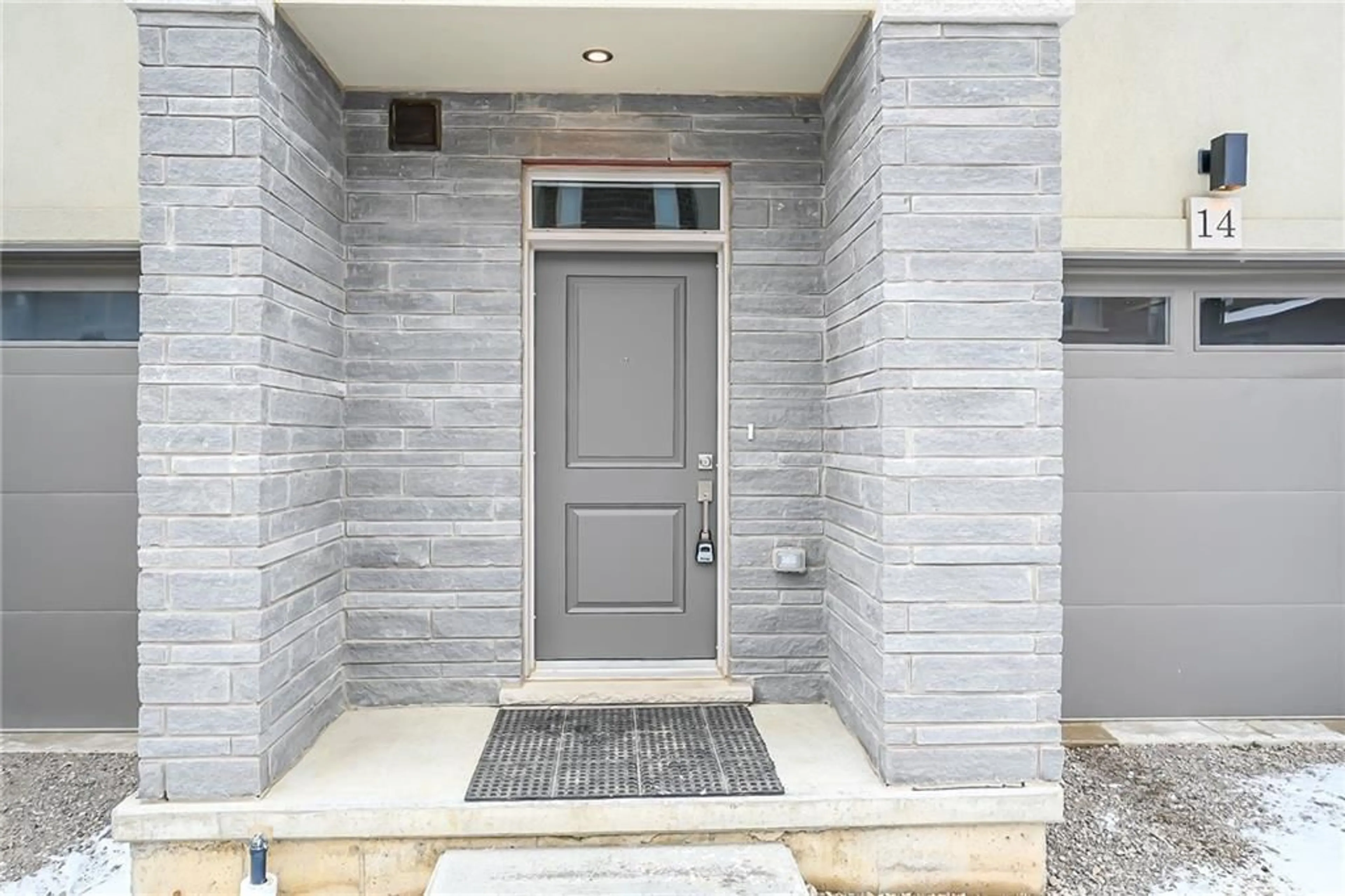 Indoor entryway for 14 Bayberry Lane, Hamilton Ontario L0R 1W0