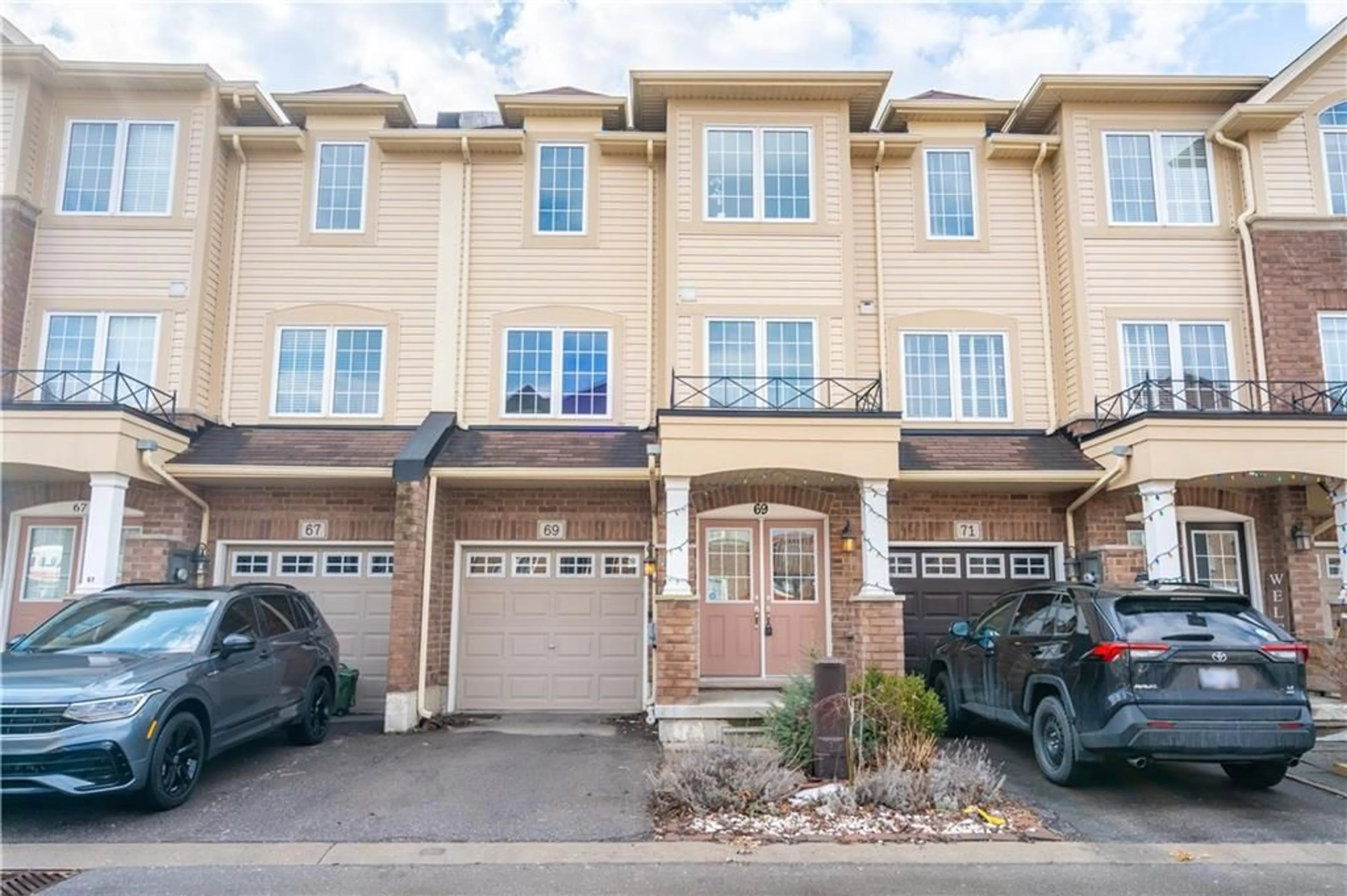 A pic from exterior of the house or condo for 69 Mayland Trail, Stoney Creek Ontario L8J 0G4