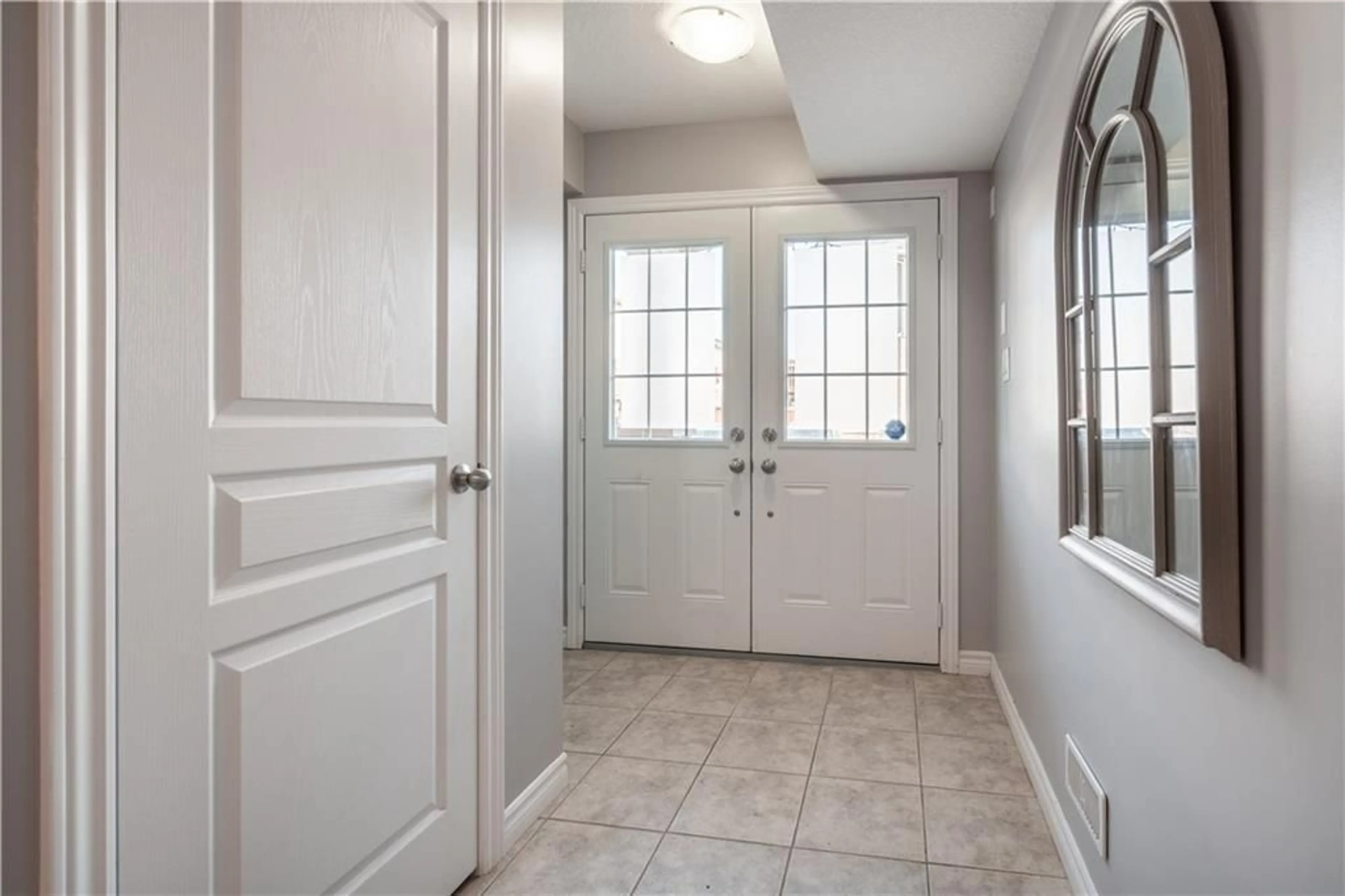 Indoor entryway for 69 Mayland Trail, Stoney Creek Ontario L8J 0G4