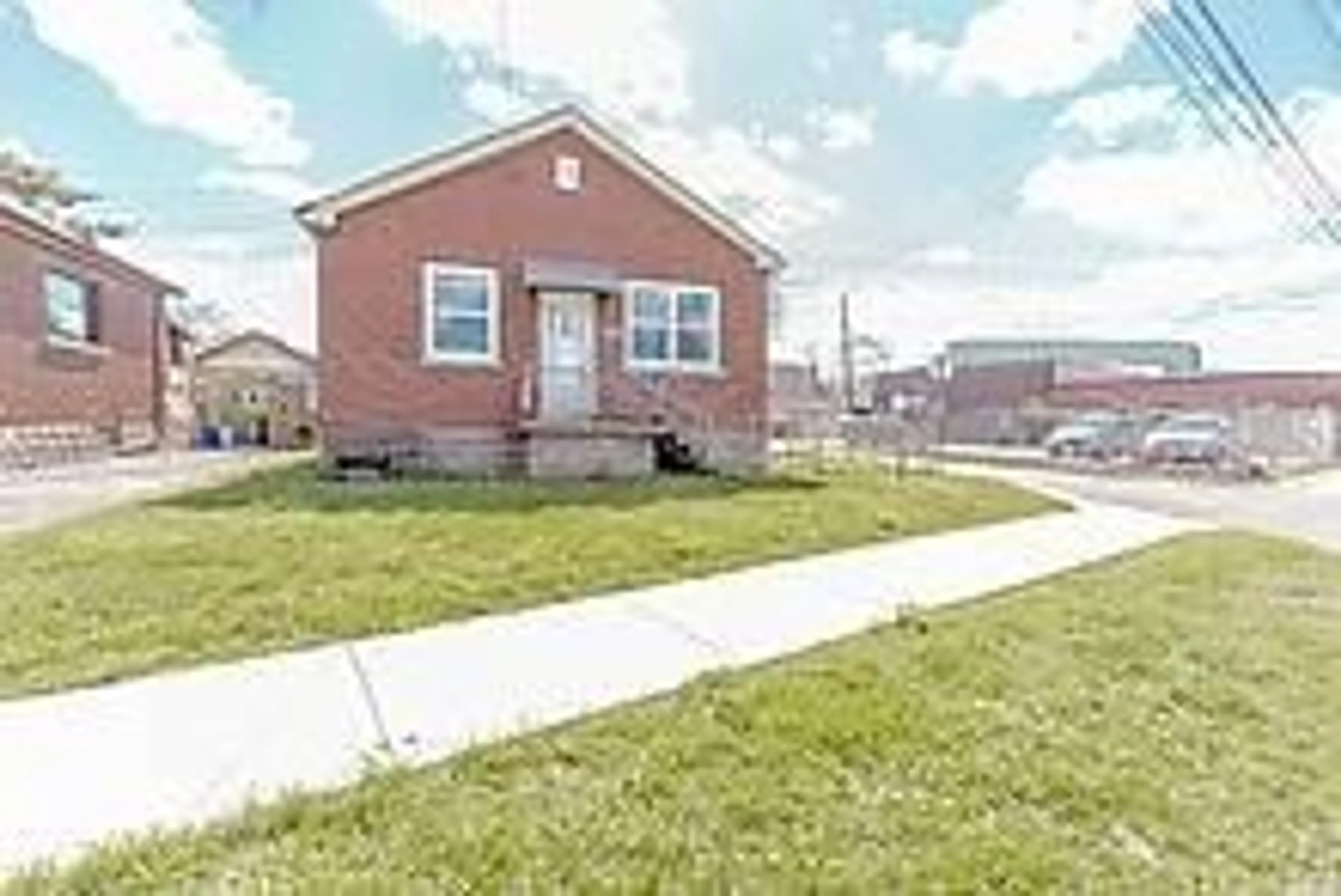 Frontside or backside of a home for 526 Beach Rd, Hamilton Ontario L8H 3K8