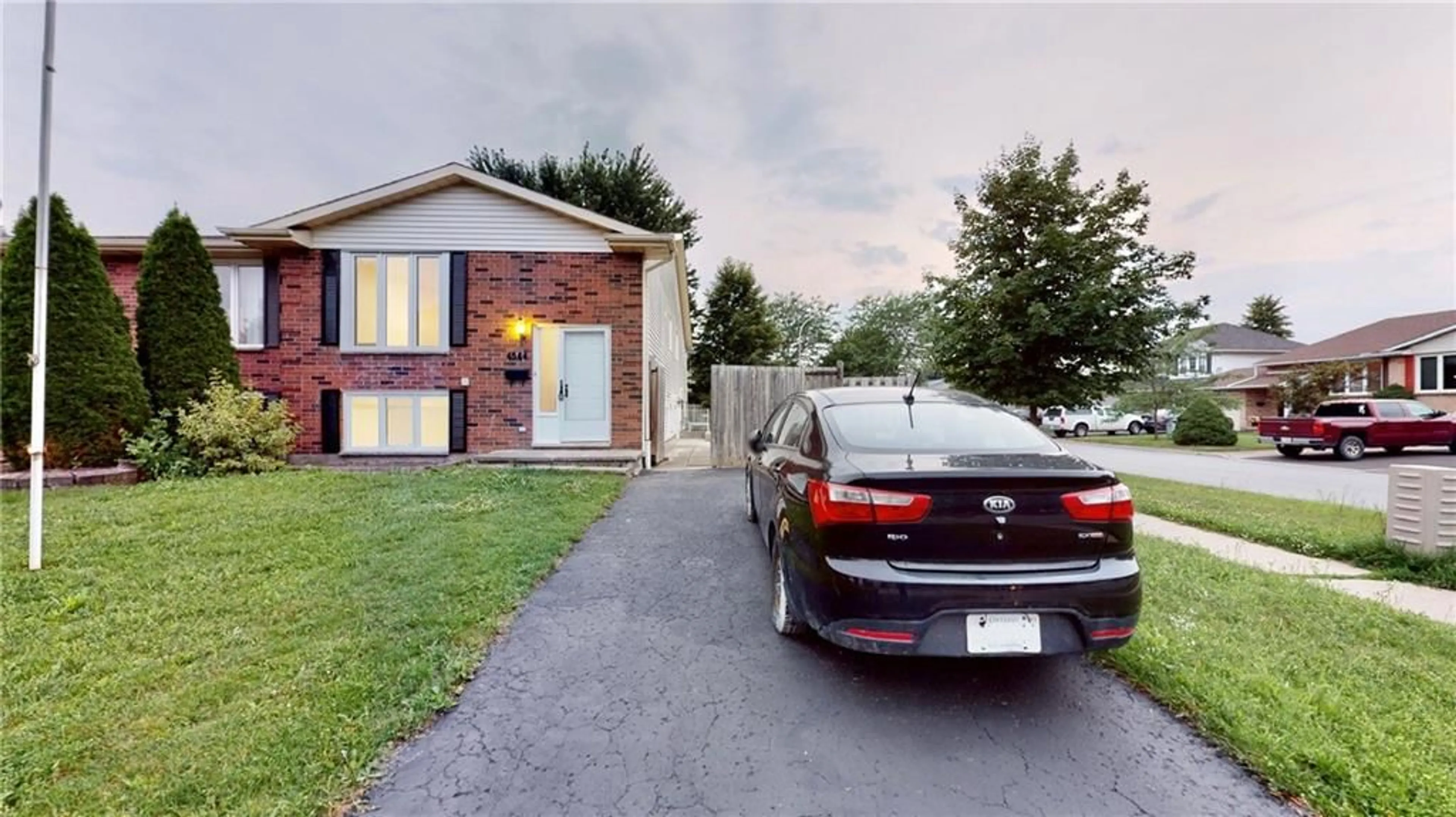 Frontside or backside of a home for 4544 DUFFERIN Ave, Beamsville Ontario L0R 1B5