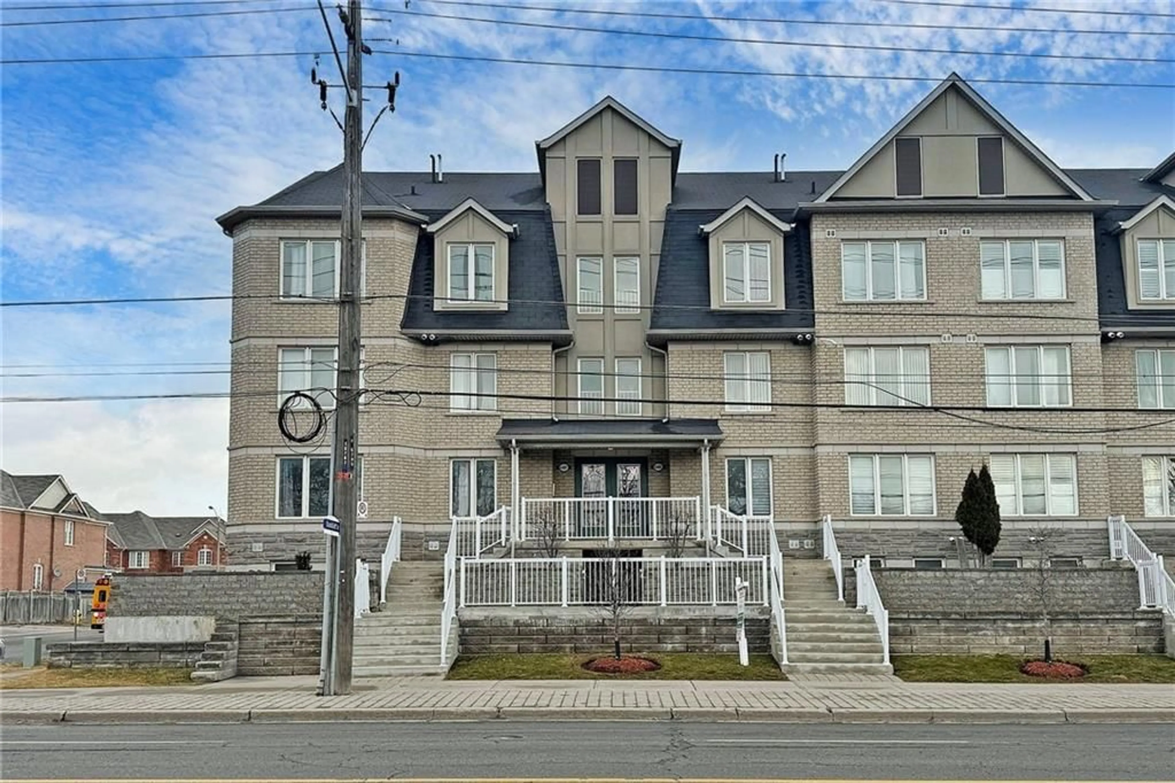 A pic from exterior of the house or condo for 649E AVENUE Rd #27, Toronto Ontario M1L 0E7