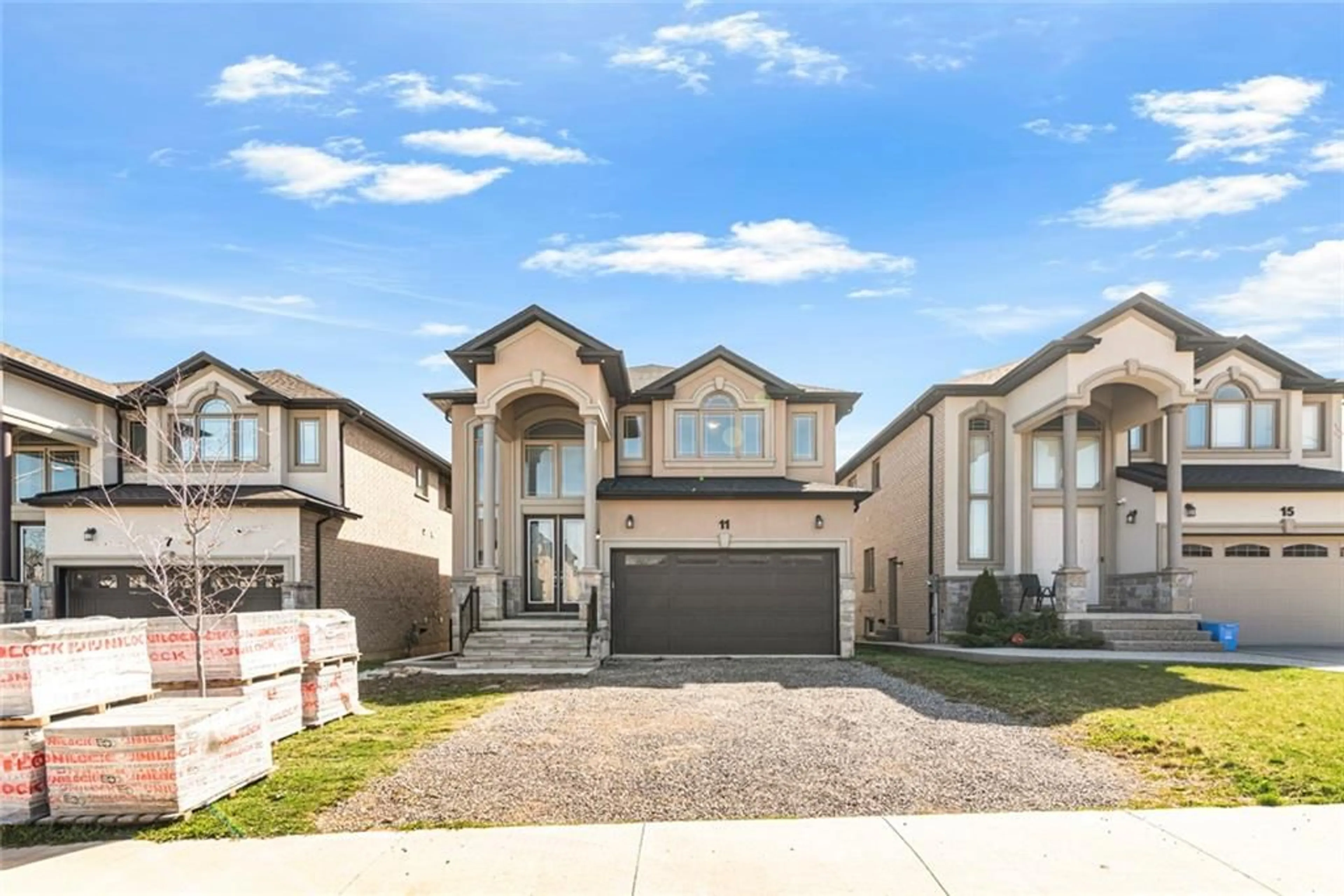 Frontside or backside of a home for 11 Chardonnay St, Hamilton Ontario L8G 0B6