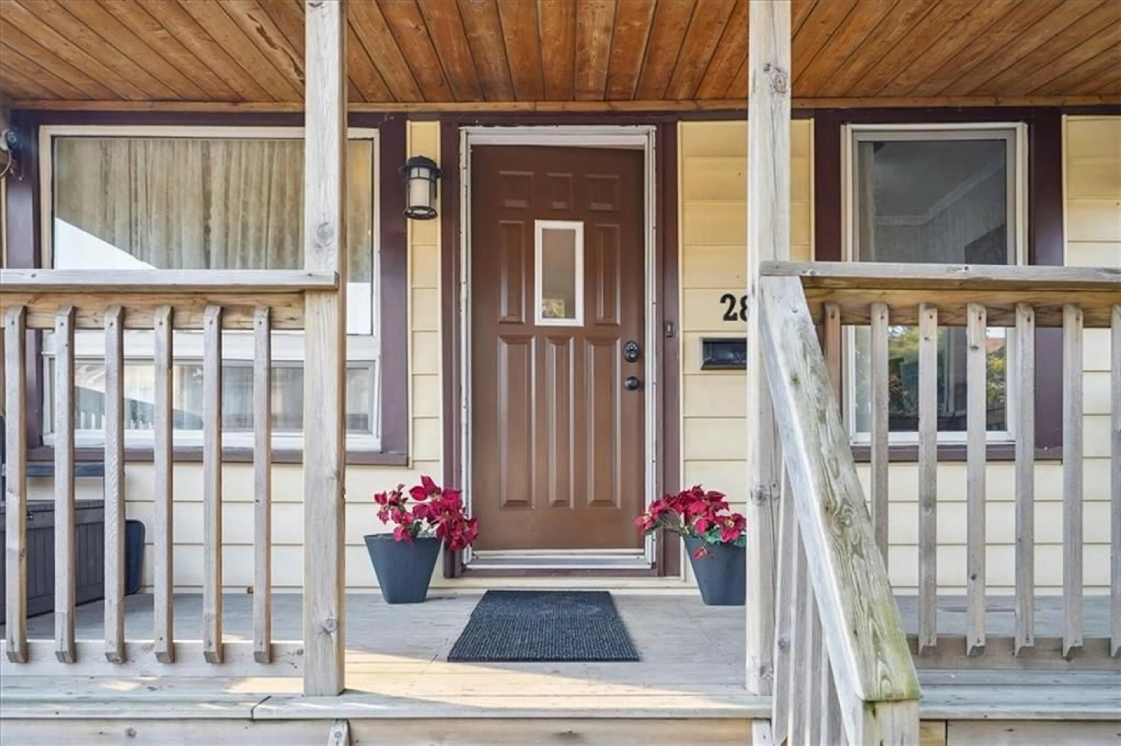 Indoor entryway for 28 Argyle Ave, Hamilton Ontario L8H 2S6