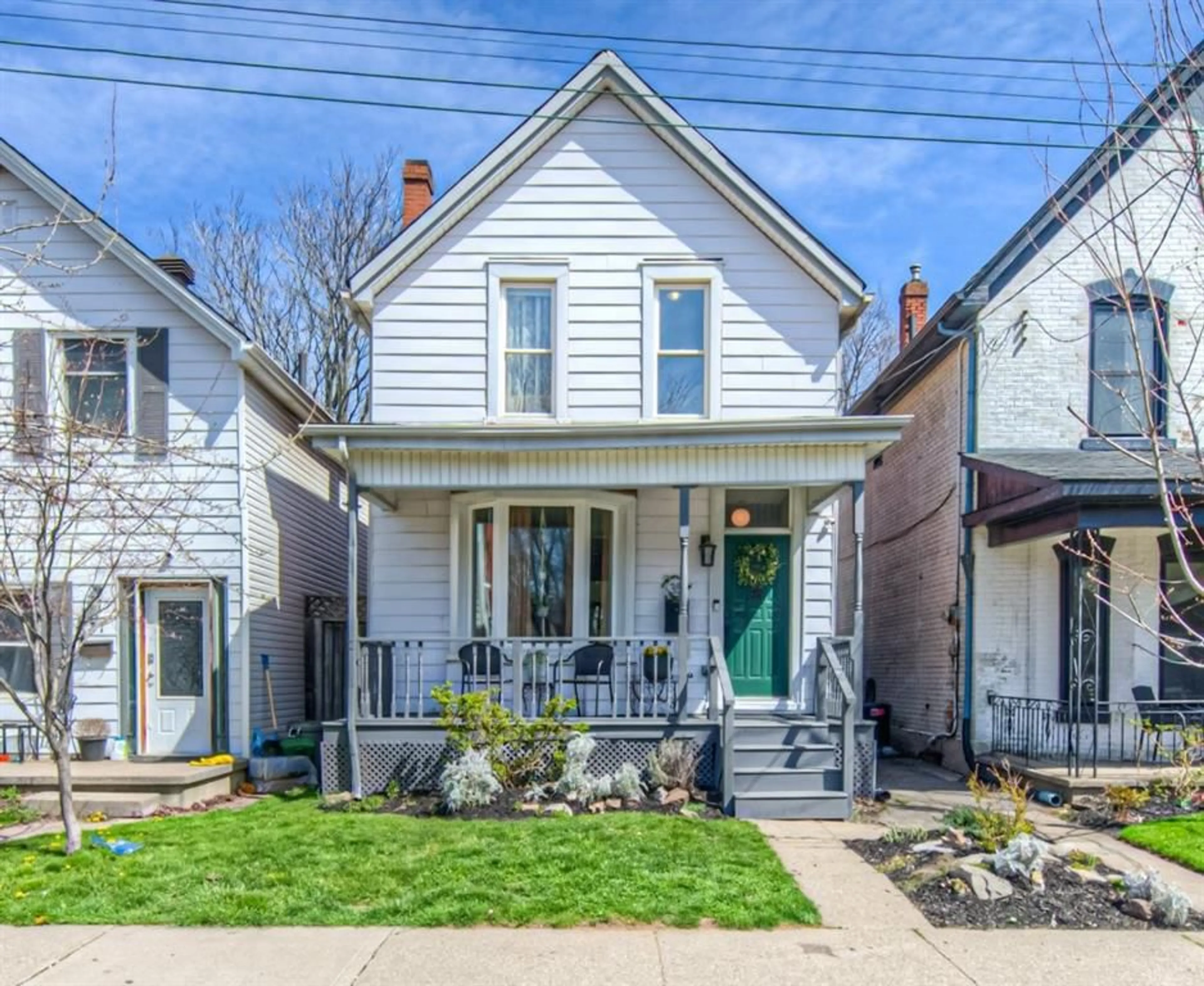 Frontside or backside of a home for 35 Century St, Hamilton Ontario L8L 1V7
