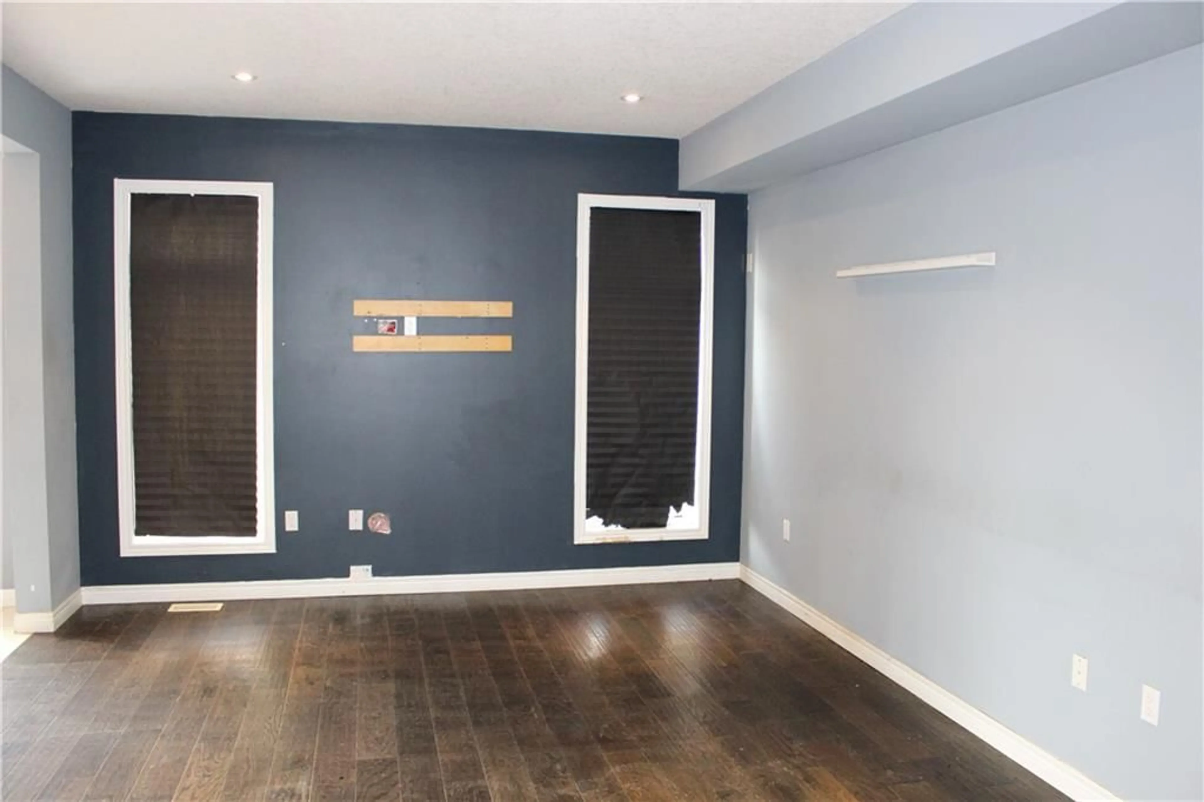 A pic of a room for 201 Echovalley Dr, Hamilton Ontario L8J 0H1