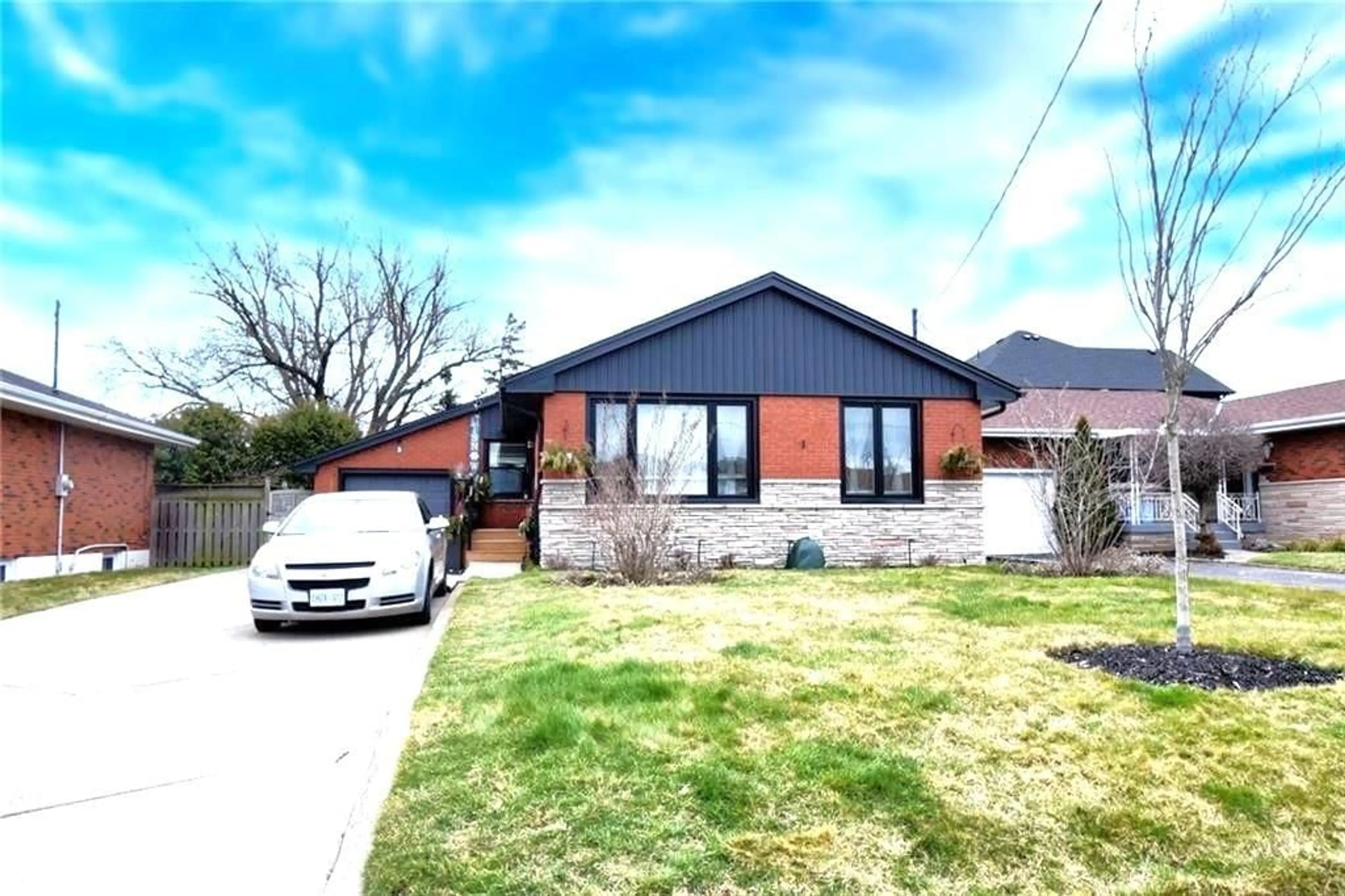 Frontside or backside of a home for 3 Pleasant Ave, Hamilton Ontario L8G 2L1