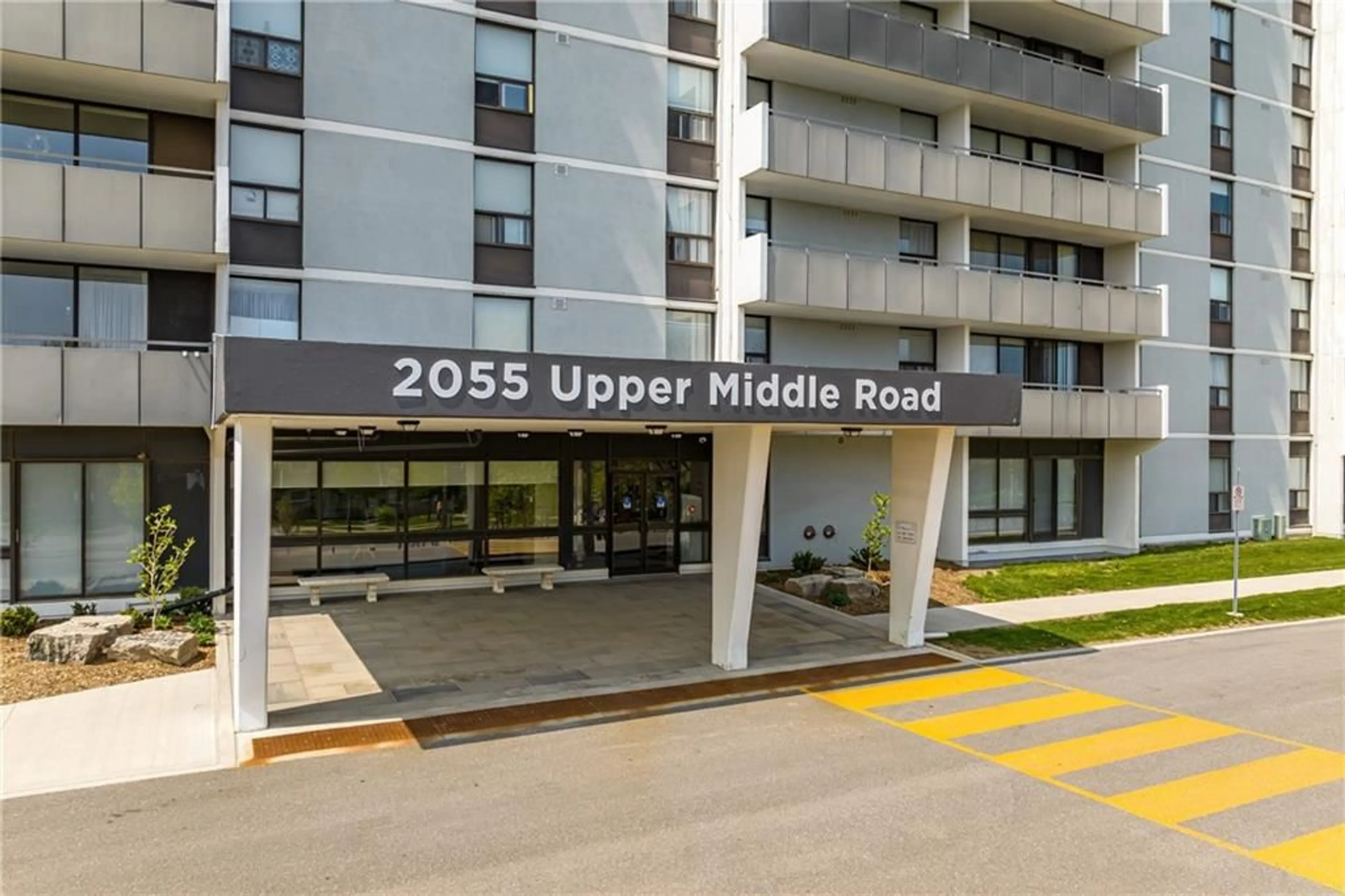 A pic from exterior of the house or condo for 2055 UPPER MIDDLE Rd #1209, Burlington Ontario L7P 3P4