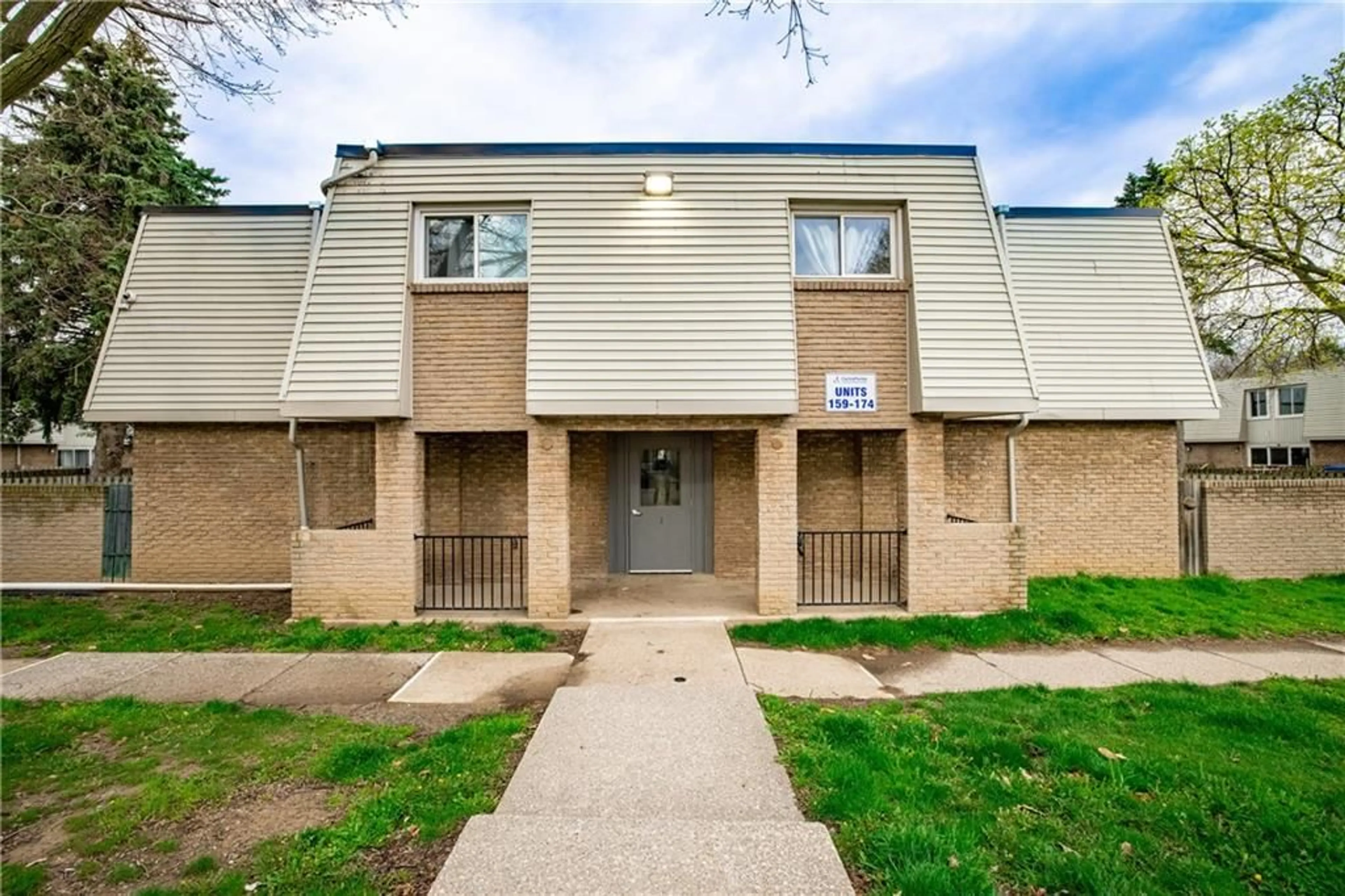 A pic from exterior of the house or condo for 17 Old Pine Trail #162, St. Catharines Ontario L2M 6P9