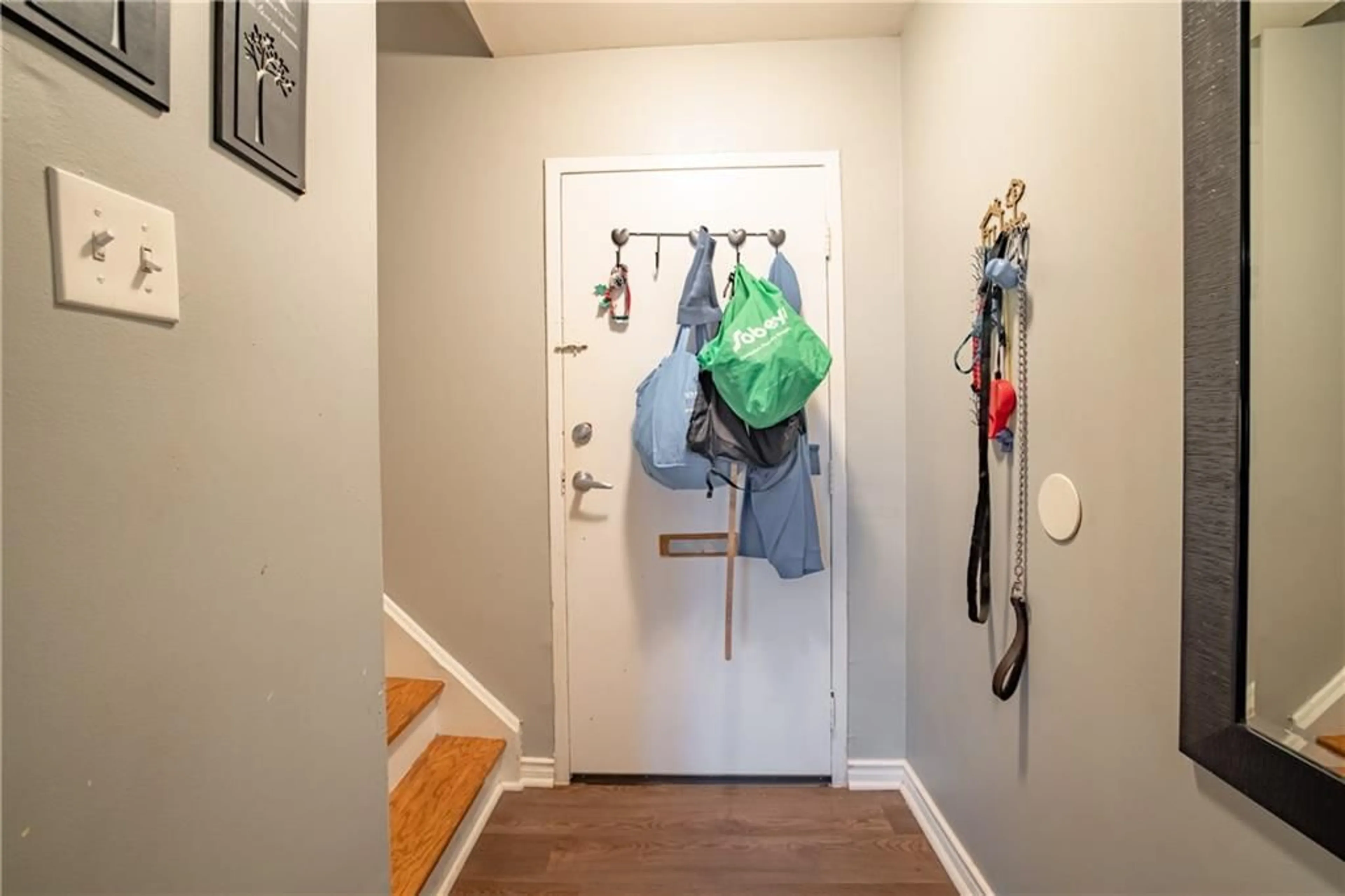 Indoor entryway for 17 Old Pine Trail #162, St. Catharines Ontario L2M 6P9
