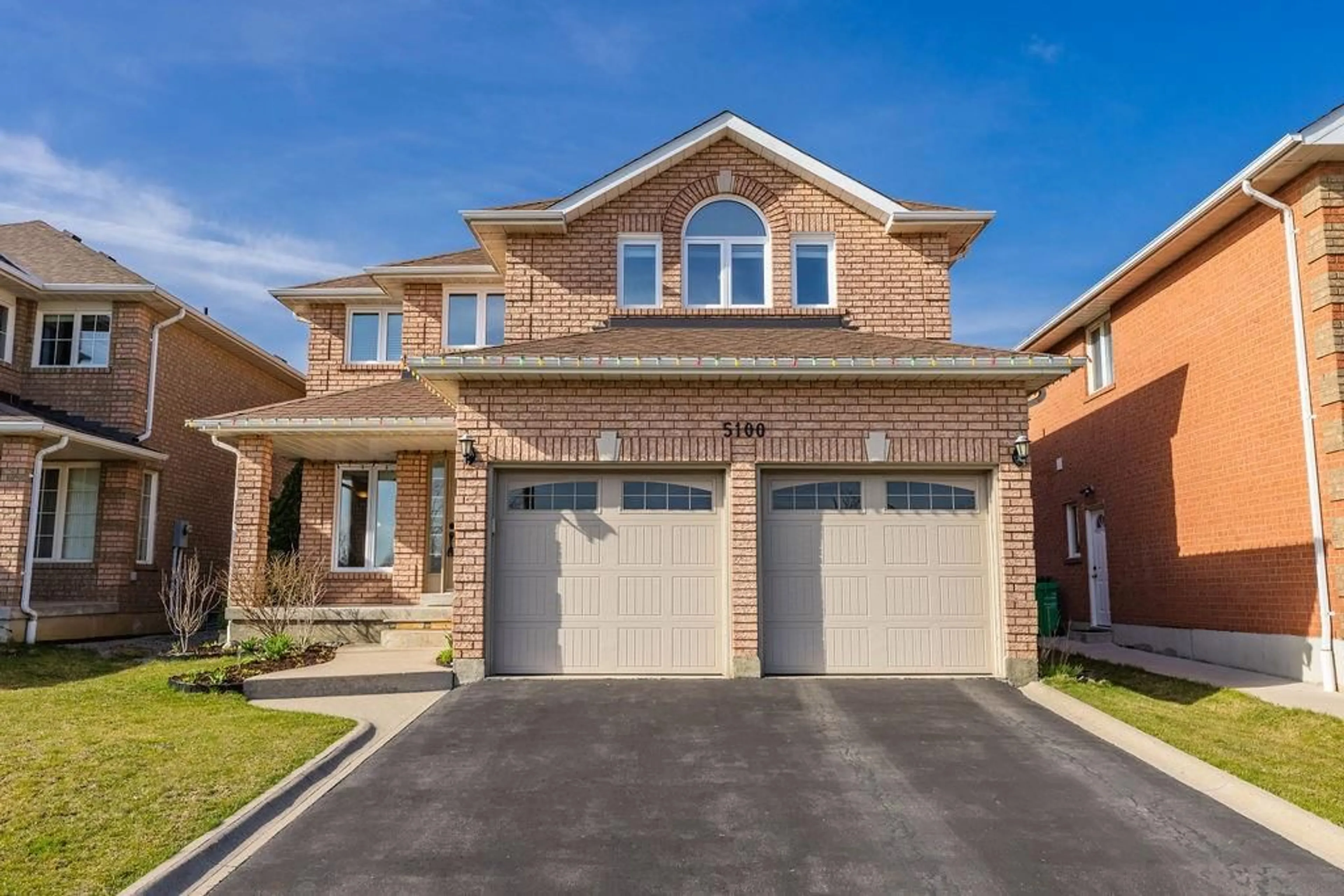Home with brick exterior material for 5100 FALLINGBROOK Dr, Mississauga Ontario L5V 1S7
