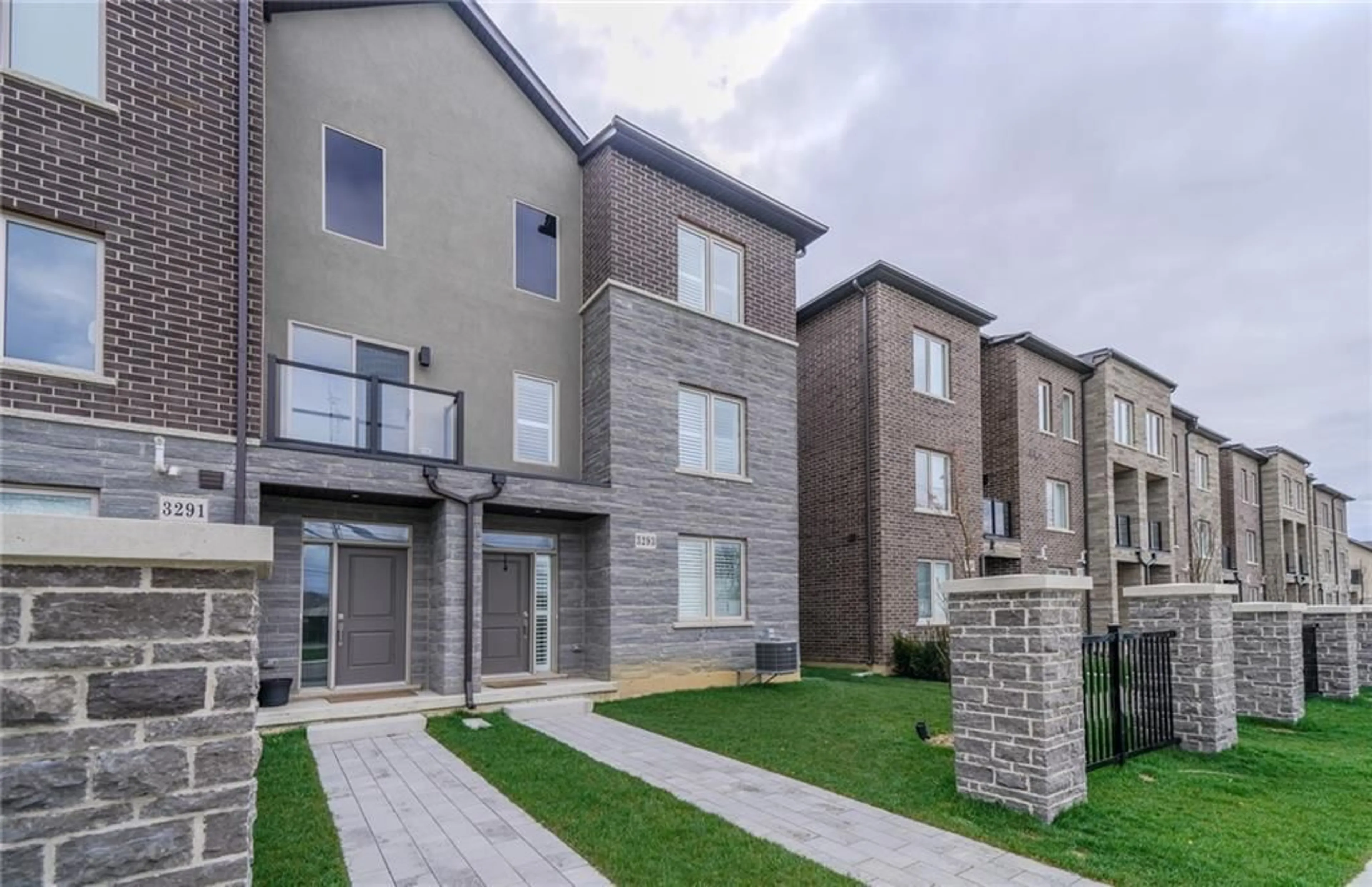 A pic from exterior of the house or condo for 3293 Homestead Dr, Hamilton Ontario L0R 1W0
