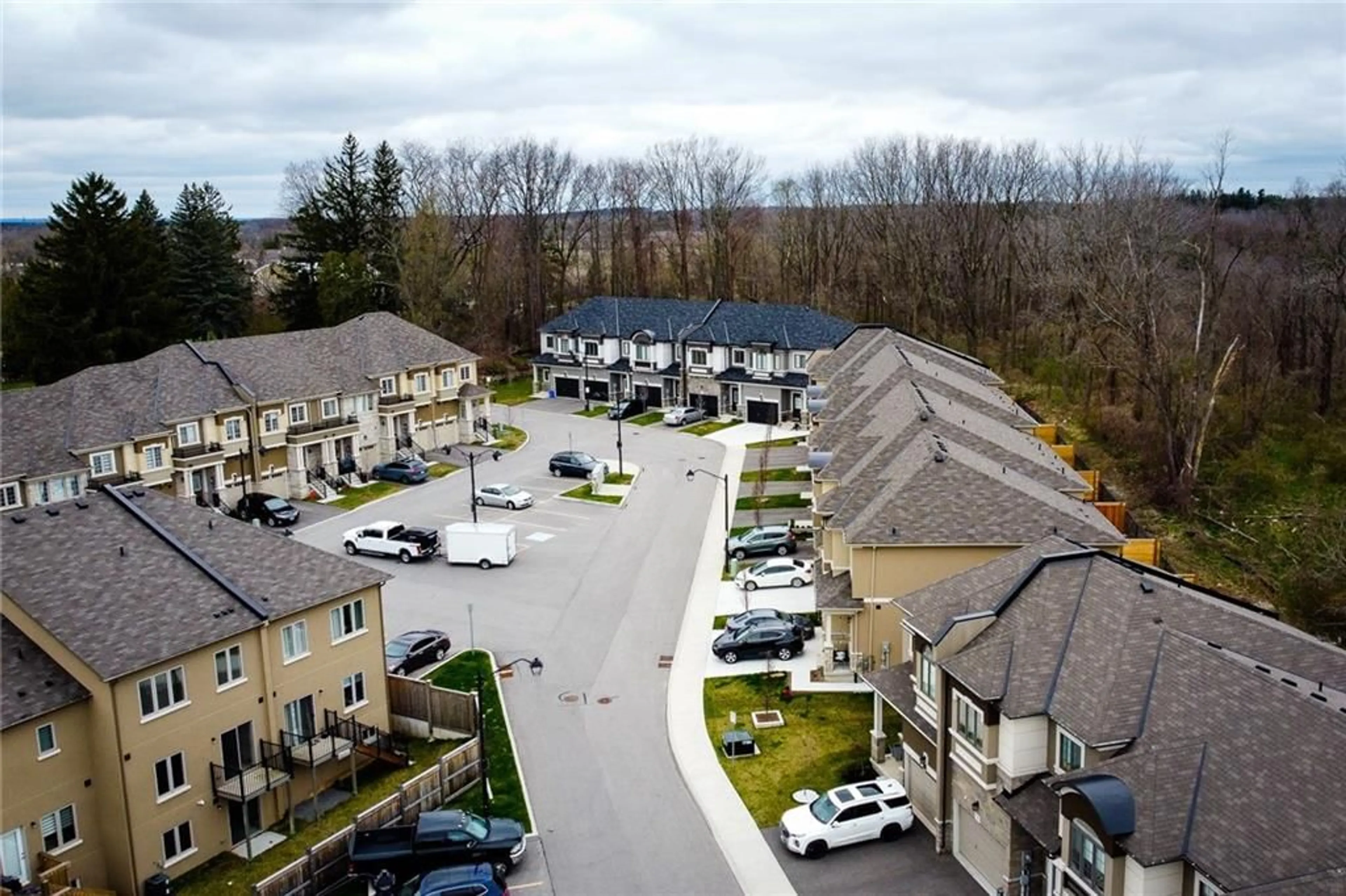 A pic from exterior of the house or condo for 515 GARNER Rd #24, Ancaster Ontario L9G 0H5