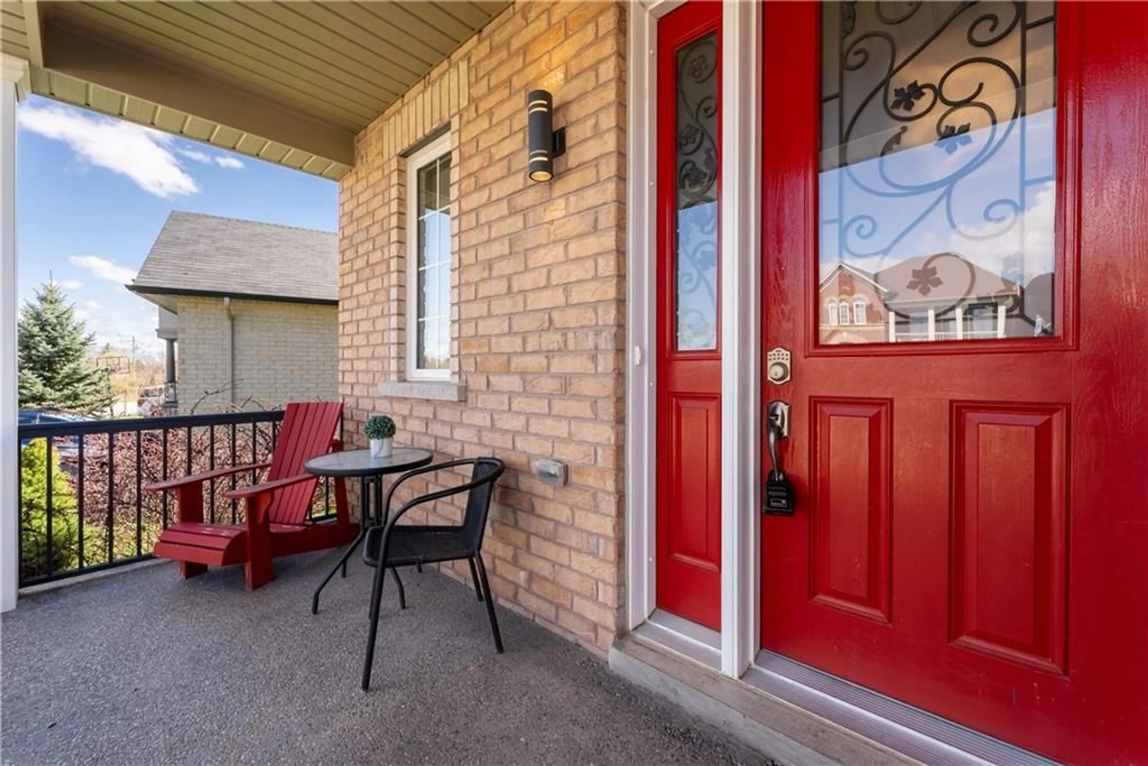 Indoor entryway for 132 SPRINGVIEW Dr, Waterdown Ontario L8B 0V9