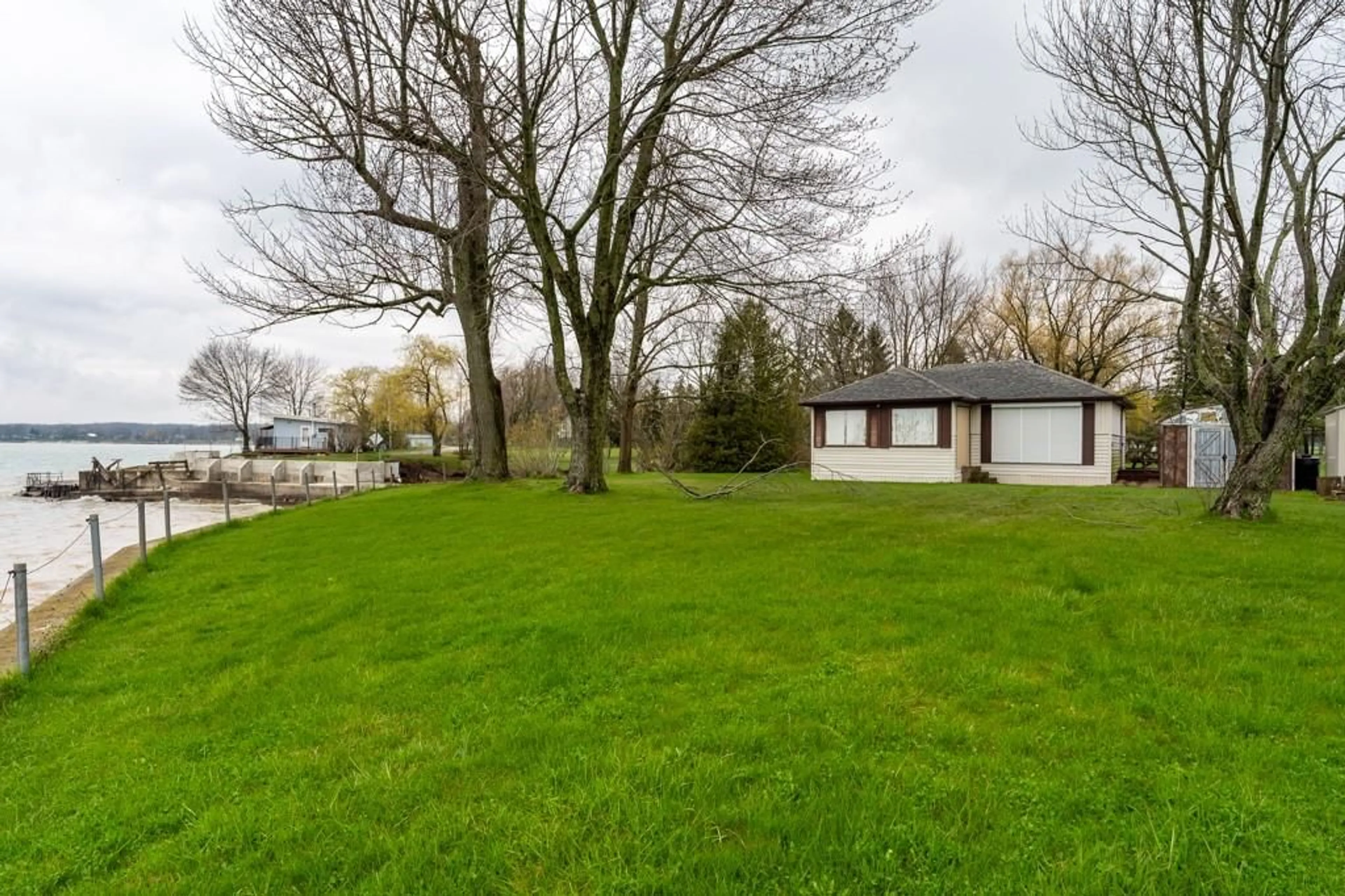 Frontside or backside of a home for 3076 LAKESHORE Rd, Dunnville Ontario N1A 2W8