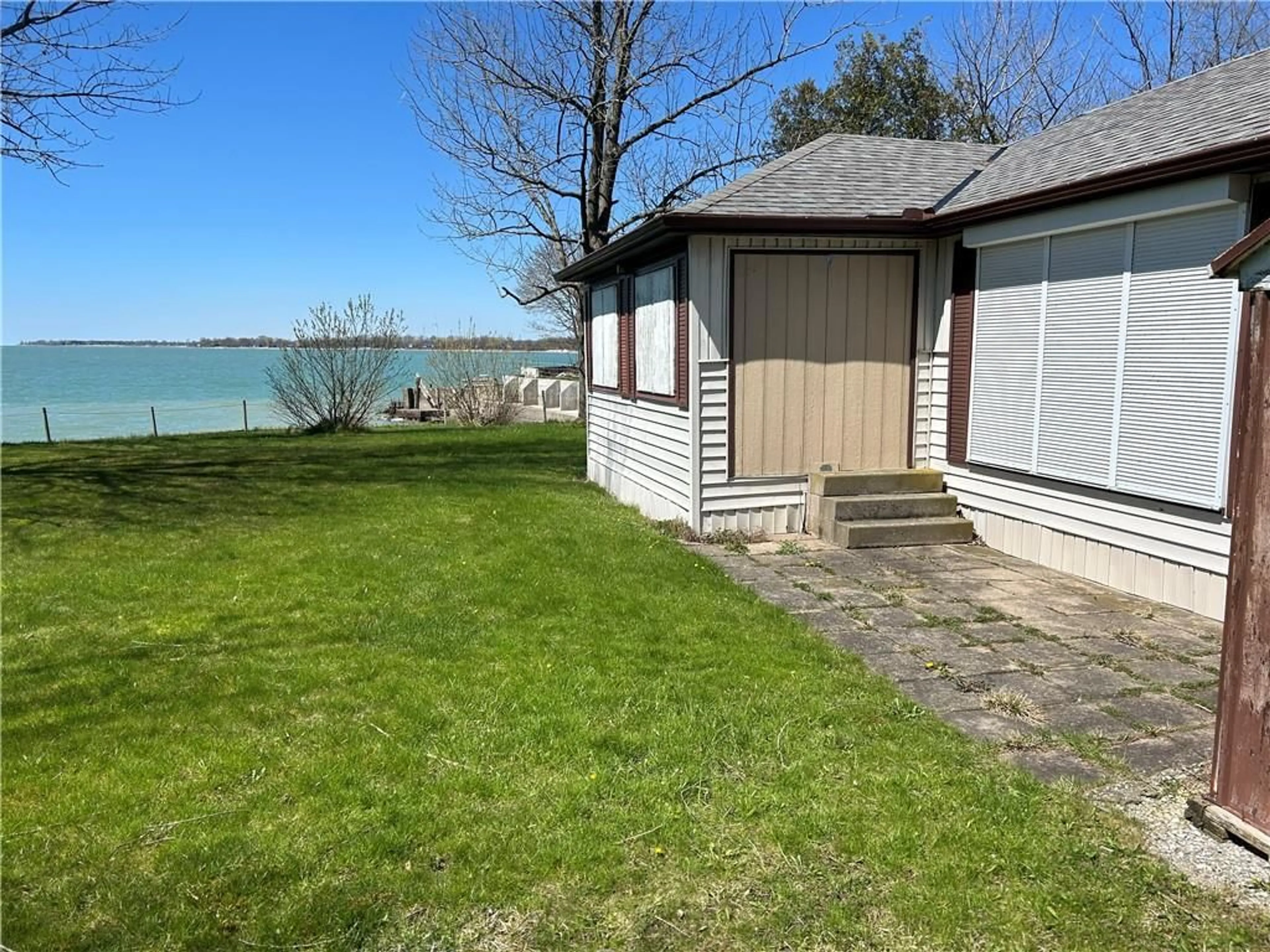 Patio for 3076 LAKESHORE Rd, Dunnville Ontario N1A 2W8