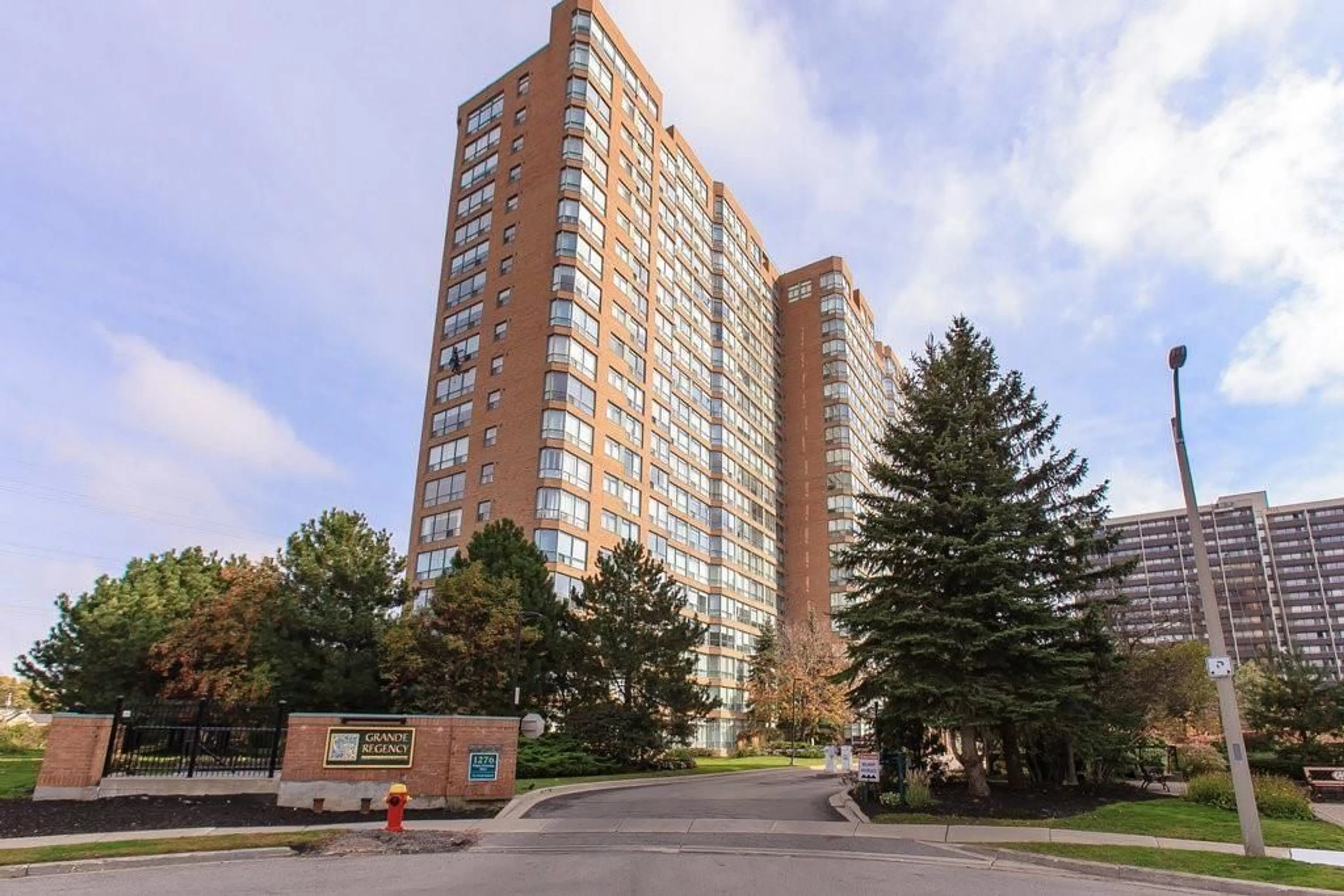 A pic from exterior of the house or condo for 1276 MAPLE CROSSING Blvd #1903, Burlington Ontario L7S 2J9