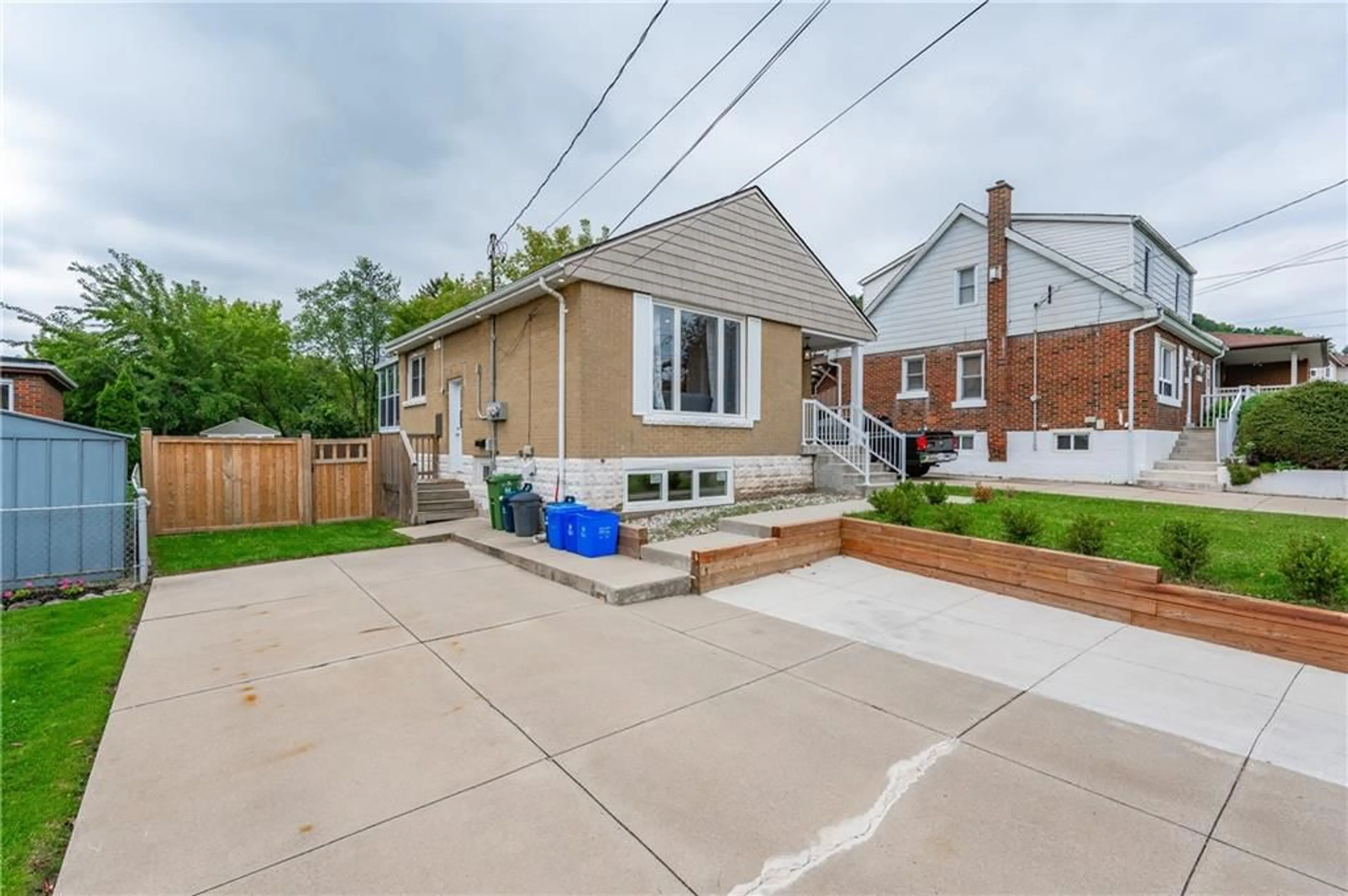 Frontside or backside of a home for 38 Dunkirk Dr, Hamilton Ontario L8K 4X1
