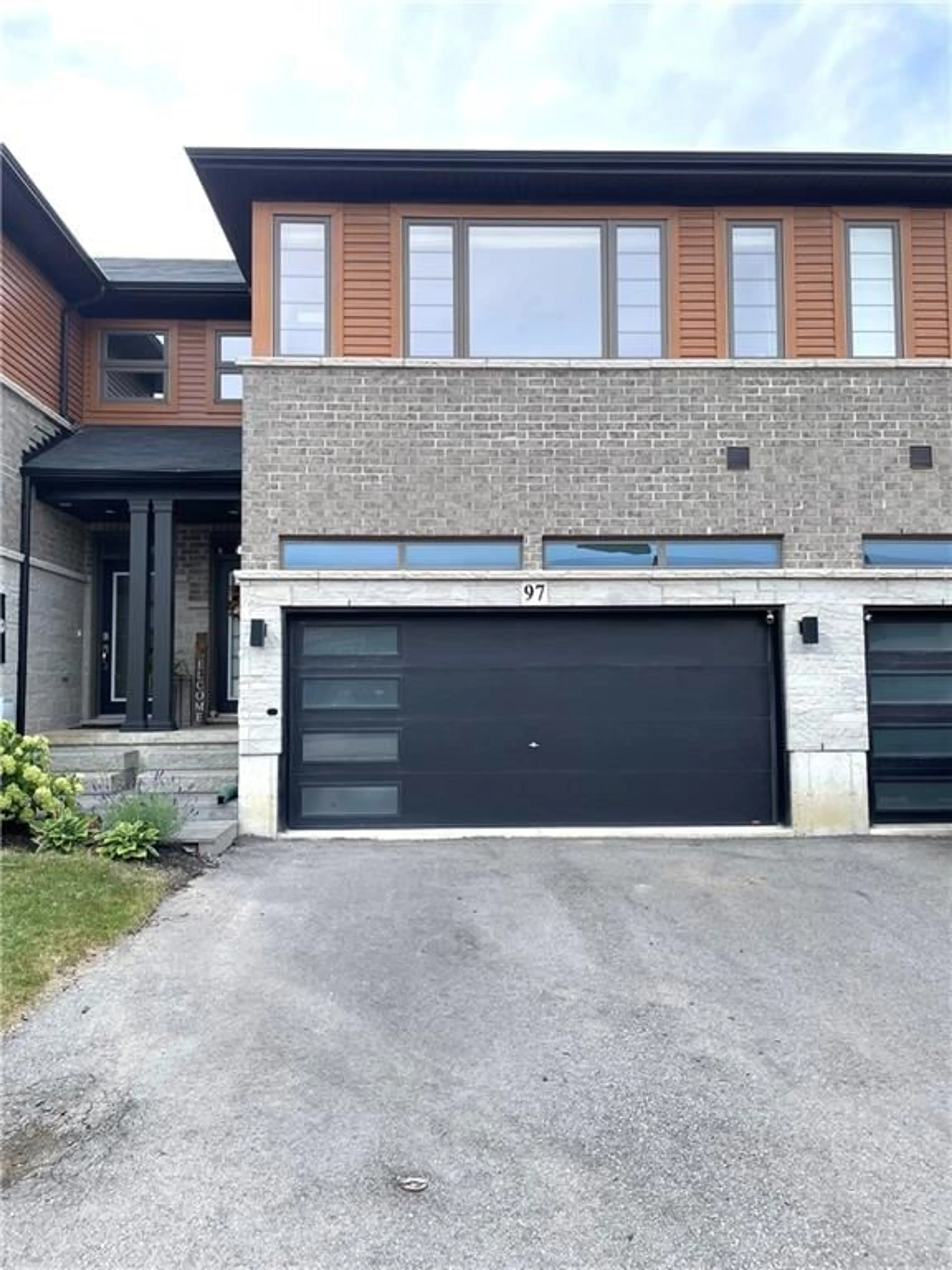Home with brick exterior material for 97 Greenwich Ave, Stoney Creek Ontario L8J 0L6