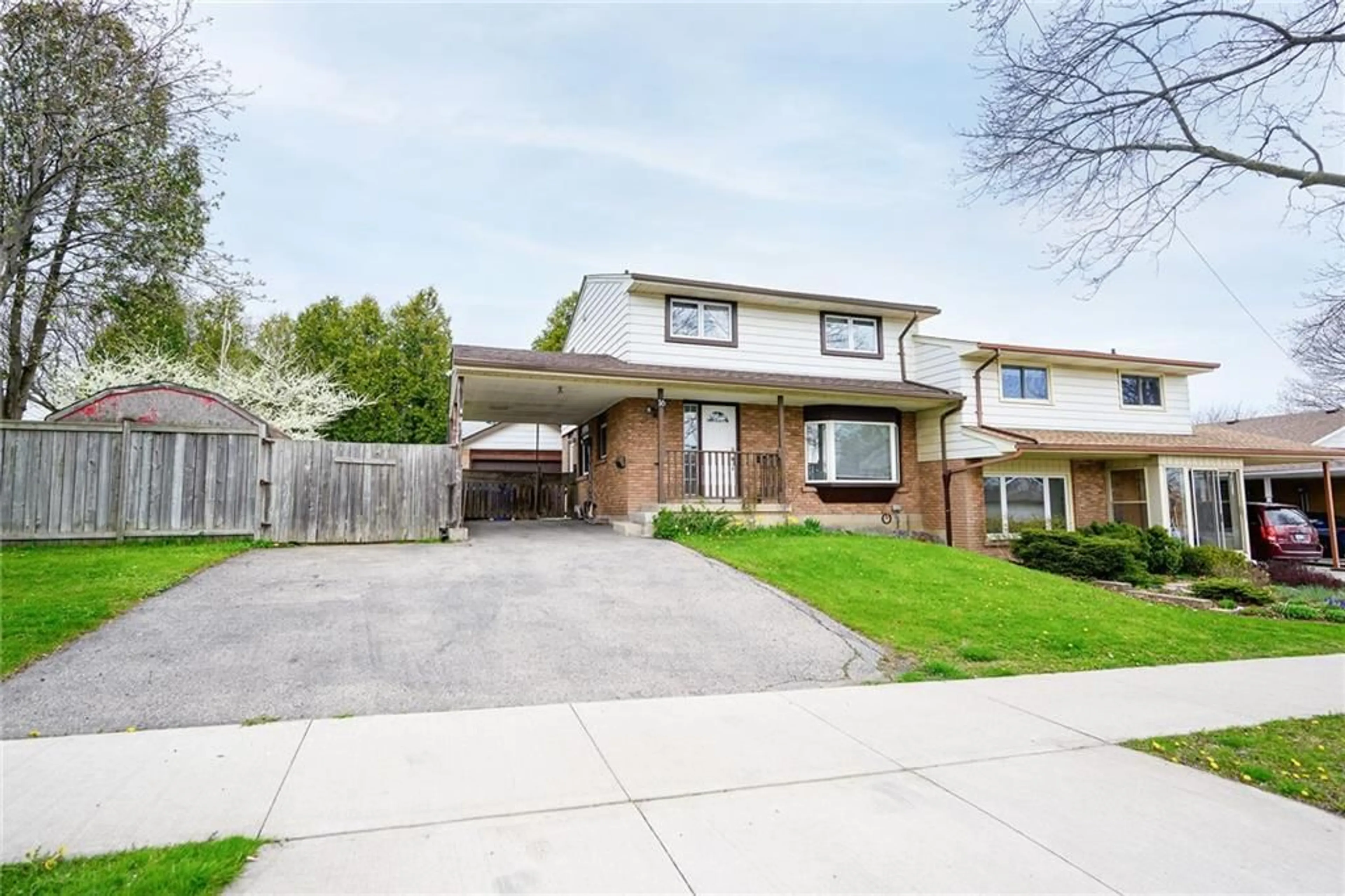 Frontside or backside of a home for 16 COURTLAND Ave, Hamilton Ontario L9C 5Z2
