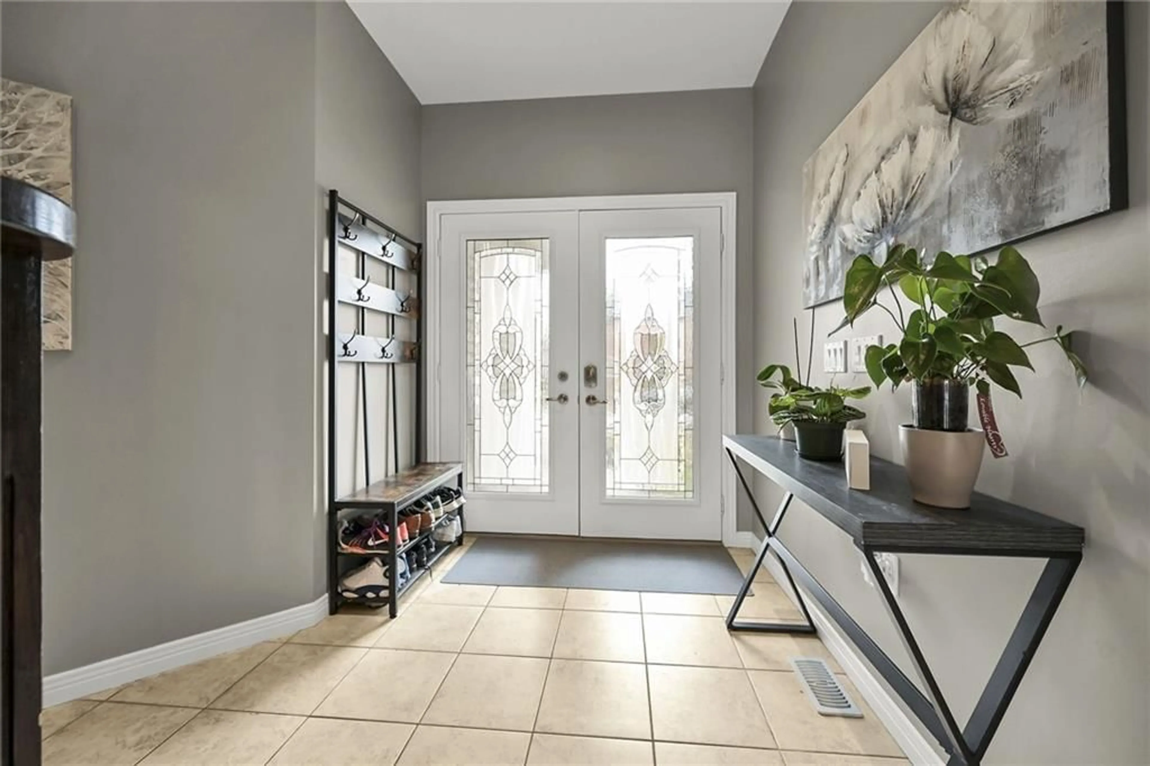 Indoor entryway for 103 Bocelli Cres, Hamilton Ontario L0R 1P0