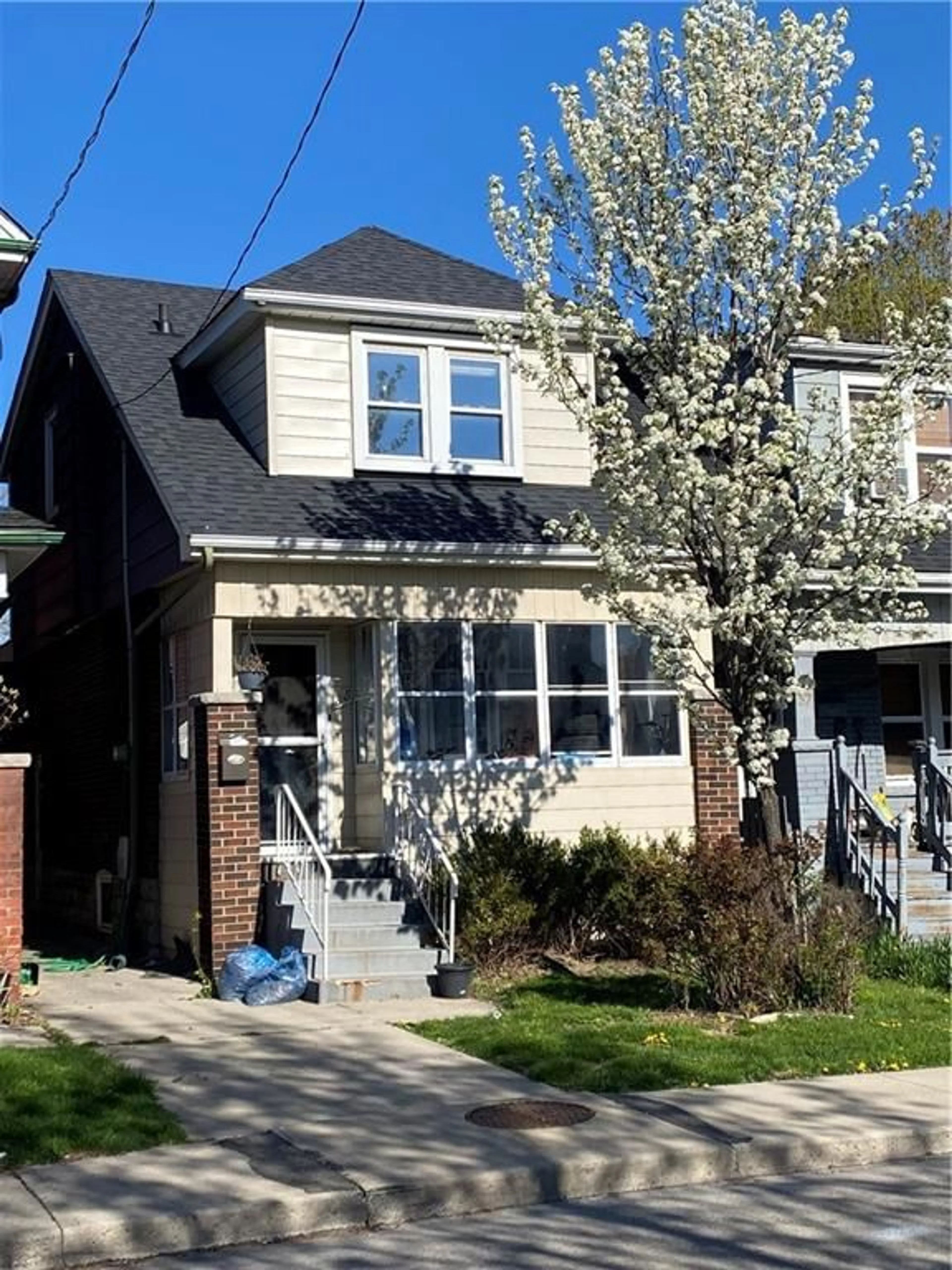 Home with brick exterior material for 35 EDGEMONT St, Hamilton Ontario L8H 4C7