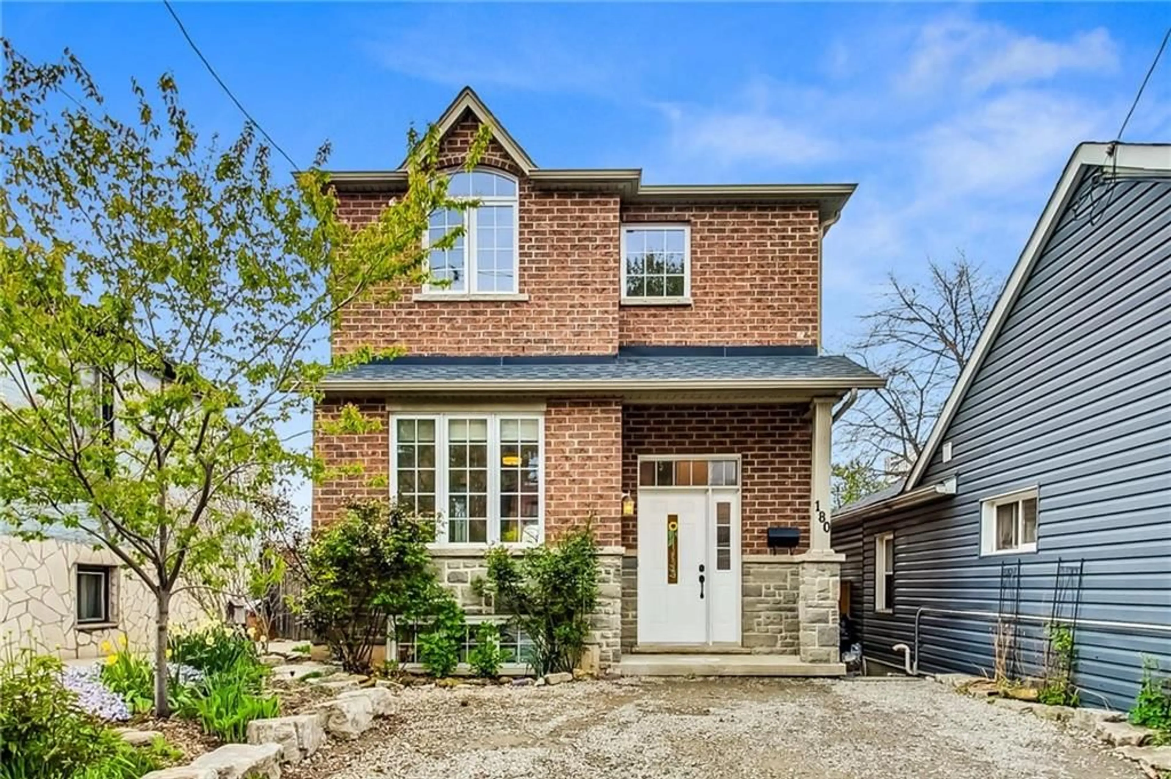 Home with brick exterior material for 180 Napier St, Hamilton Ontario L8R 1S5
