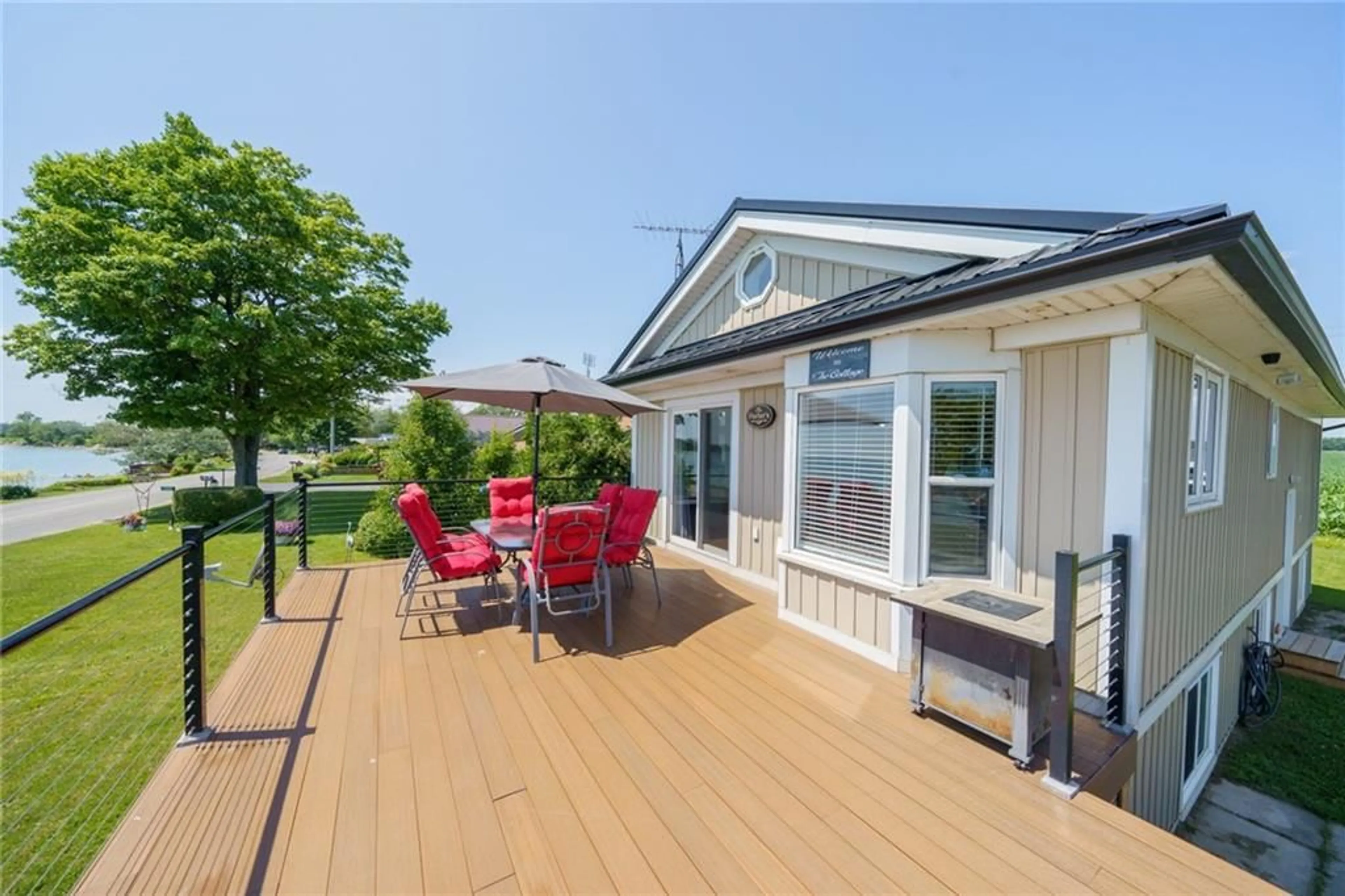 Patio for 751 LAKESHORE Rd, Selkirk Ontario N0A 1P0