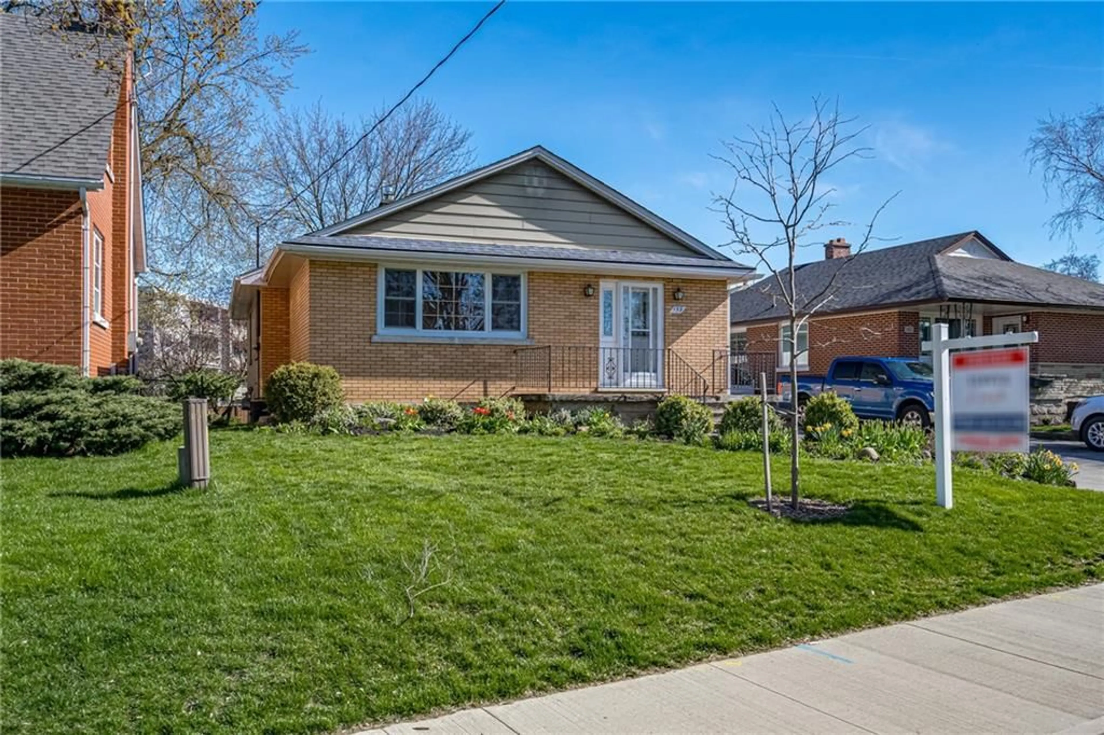 Frontside or backside of a home for 159 Heiman St, Kitchener Ontario N2M 3M1