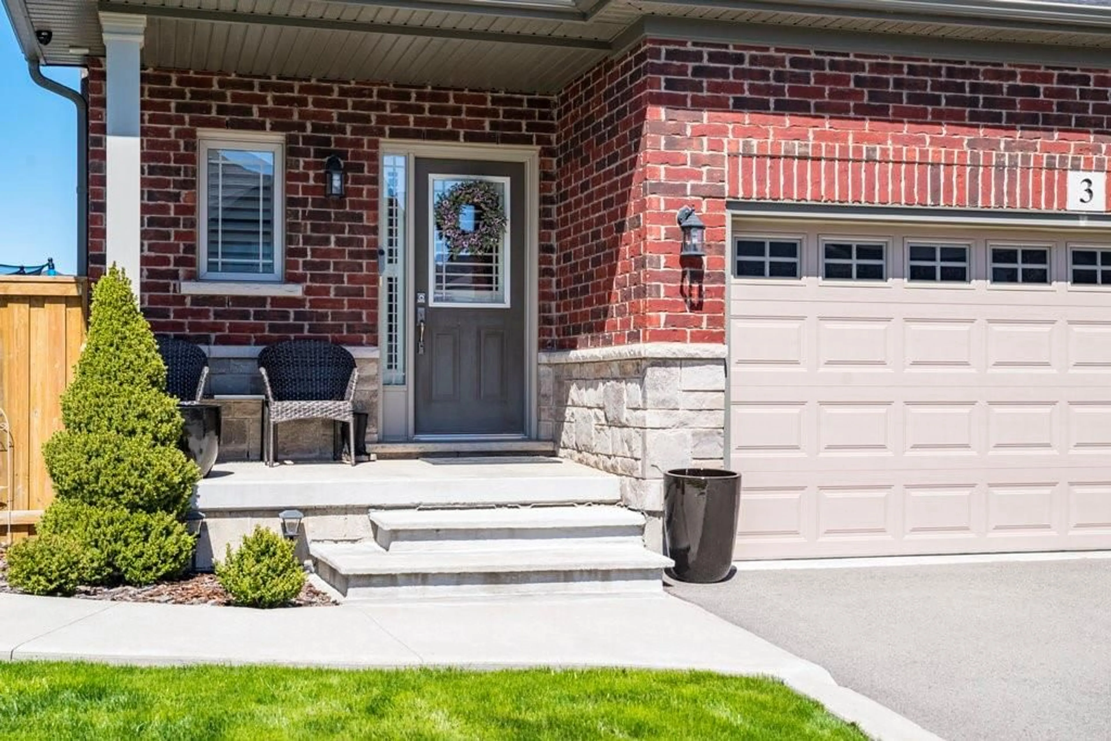 Home with brick exterior material for 3 Winslow Way, Stoney Creek Ontario L8J 0G8