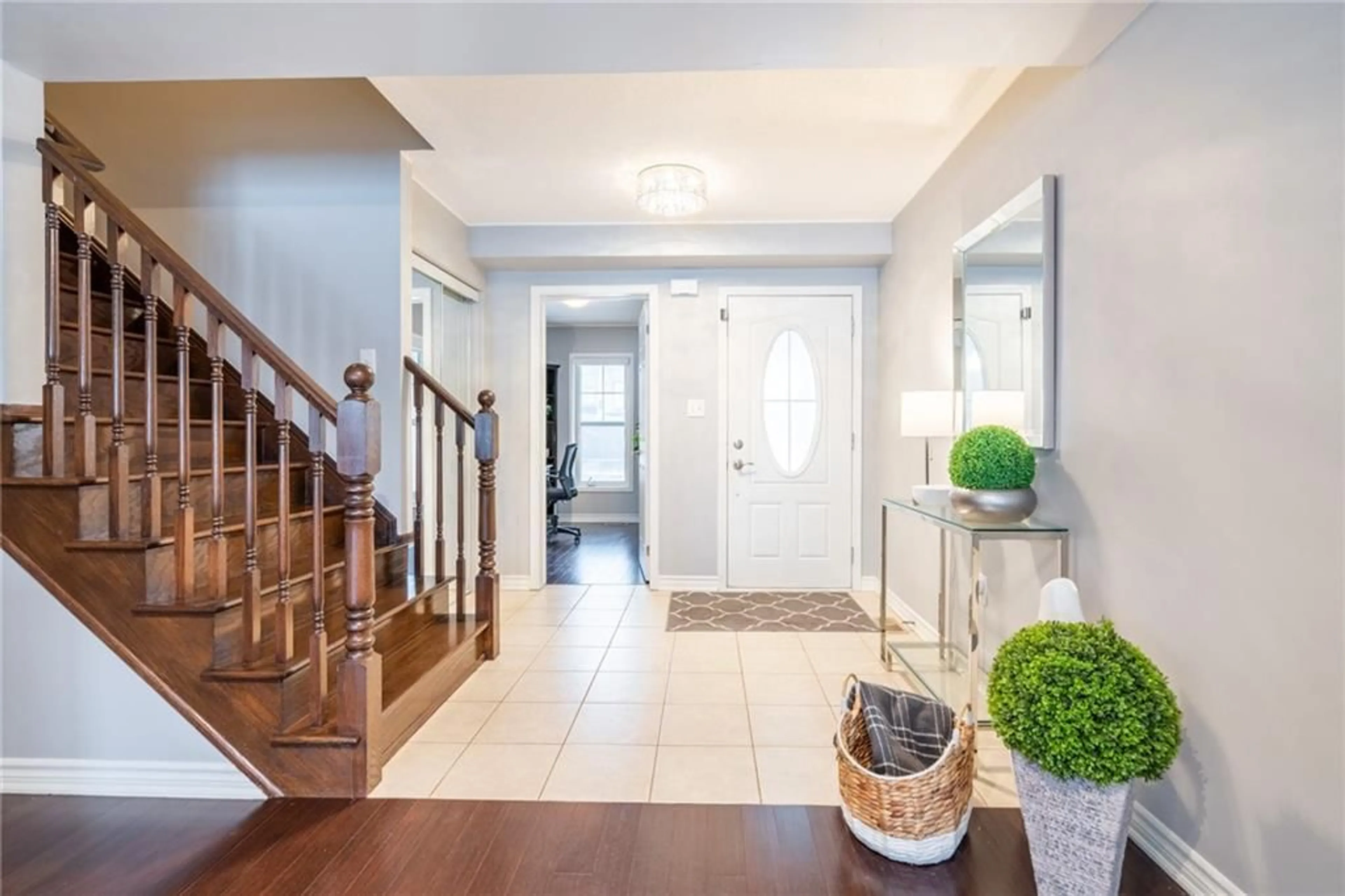 Indoor entryway for 224 Emick Dr, Ancaster Ontario L9K 0E1