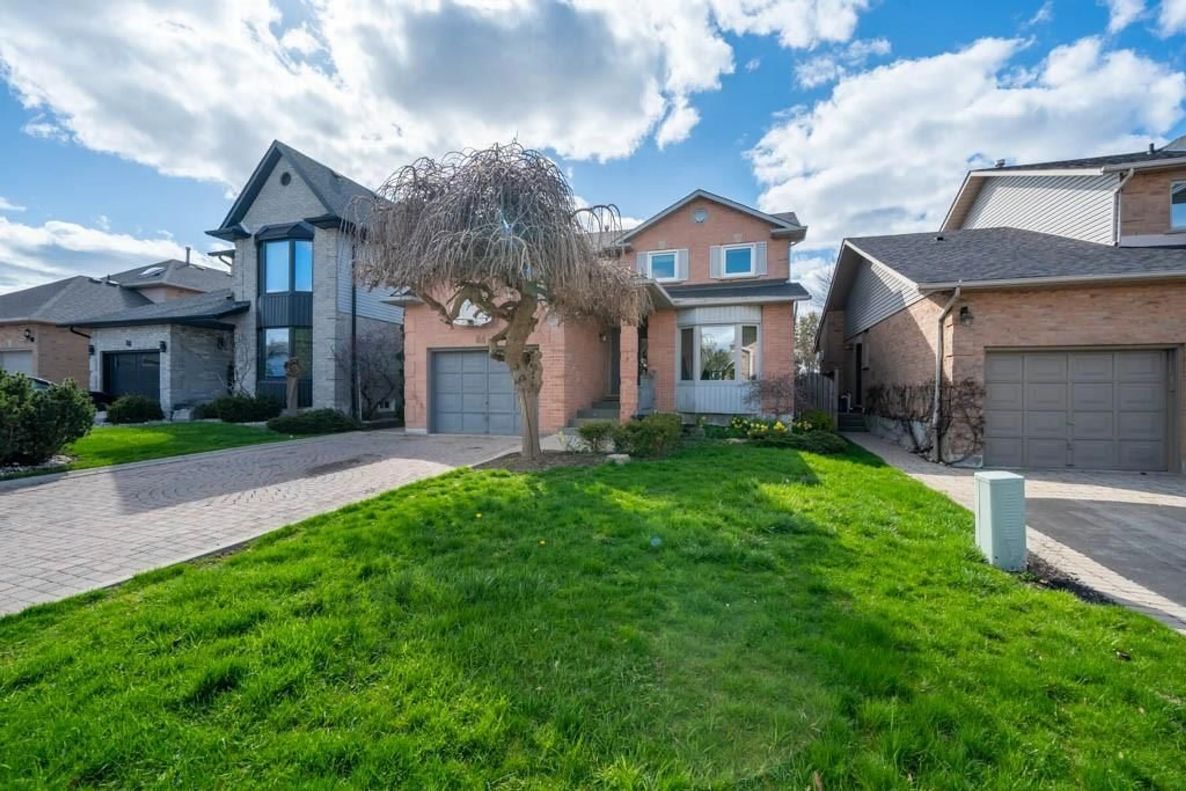Frontside or backside of a home for 84 ALCONBURY Dr, Hamilton Ontario L8W 3G9