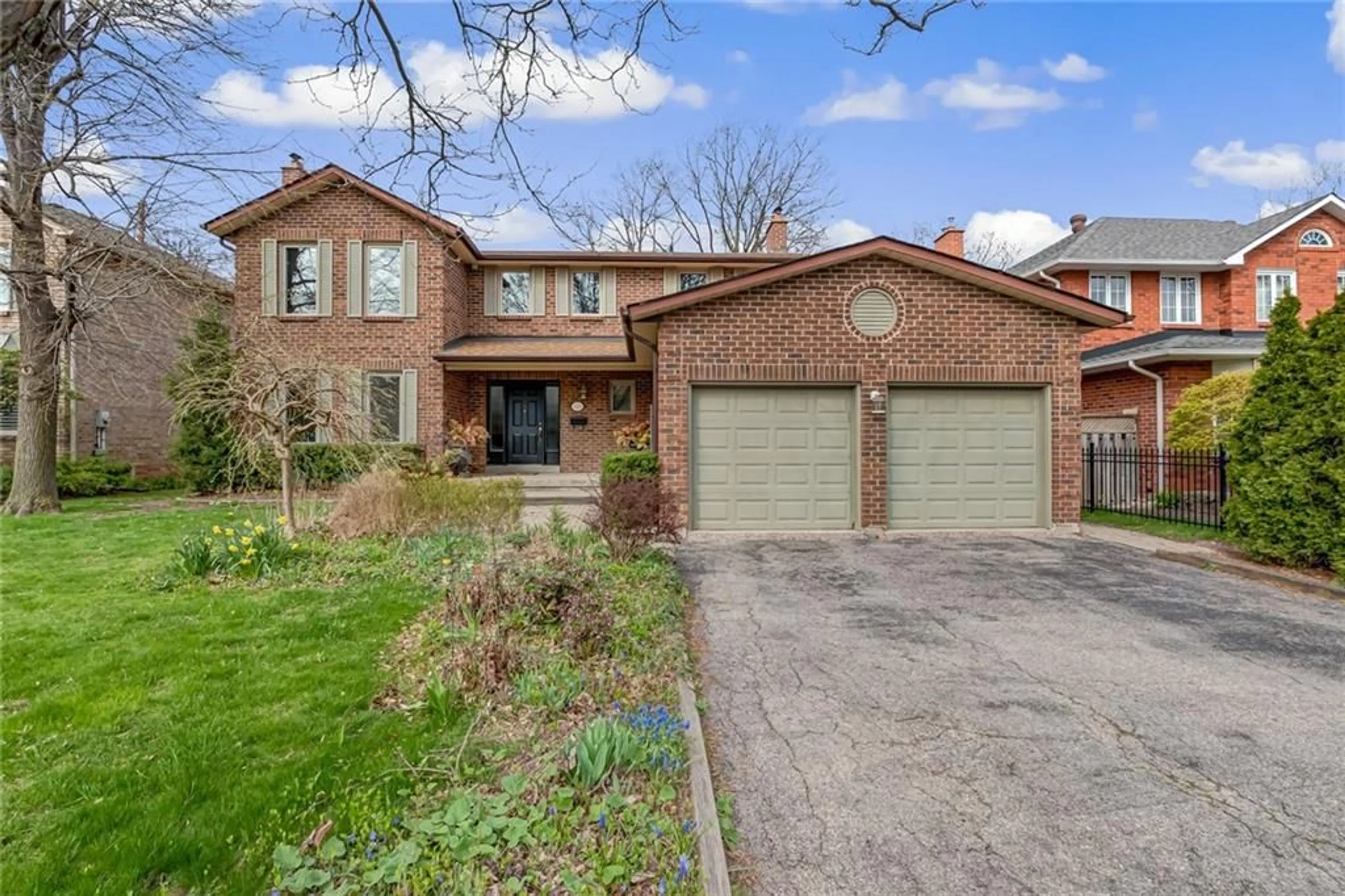 Home with brick exterior material for 1201 RUSHBROOKE Dr, Oakville Ontario L6M 1H8