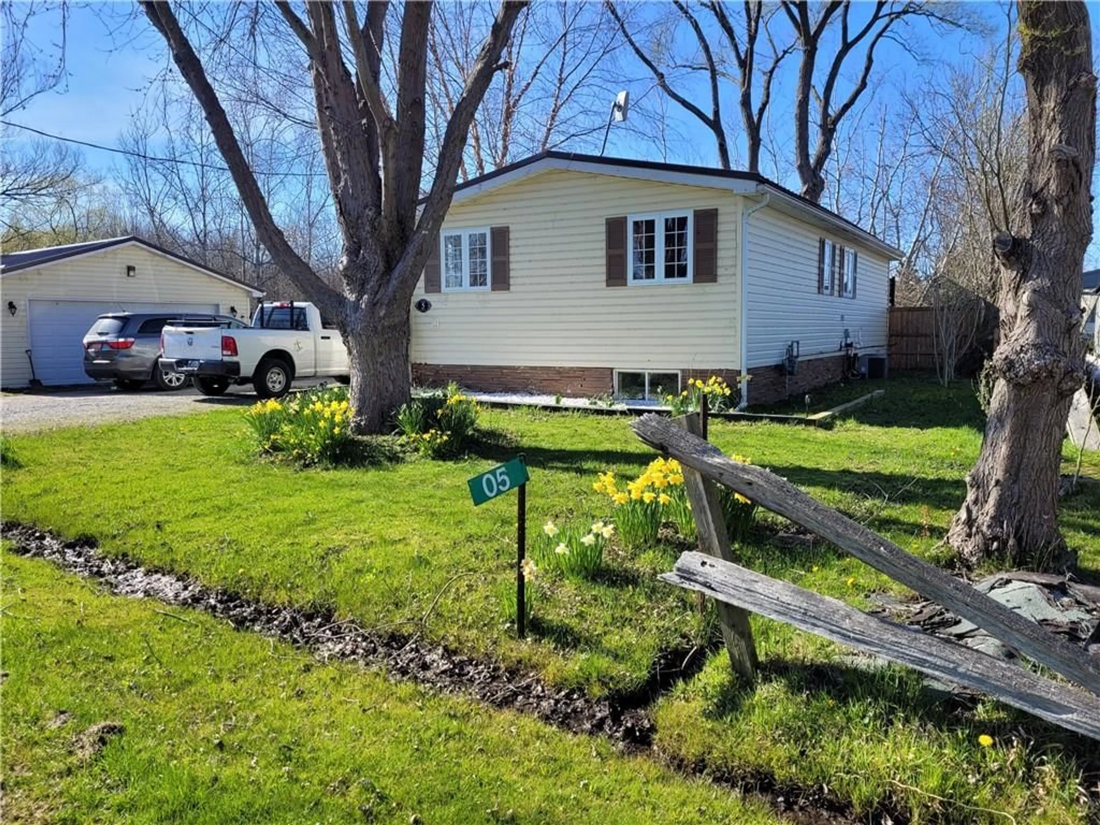 Frontside or backside of a home for 5 David Ave, Nanticoke Ontario N0A 1L0