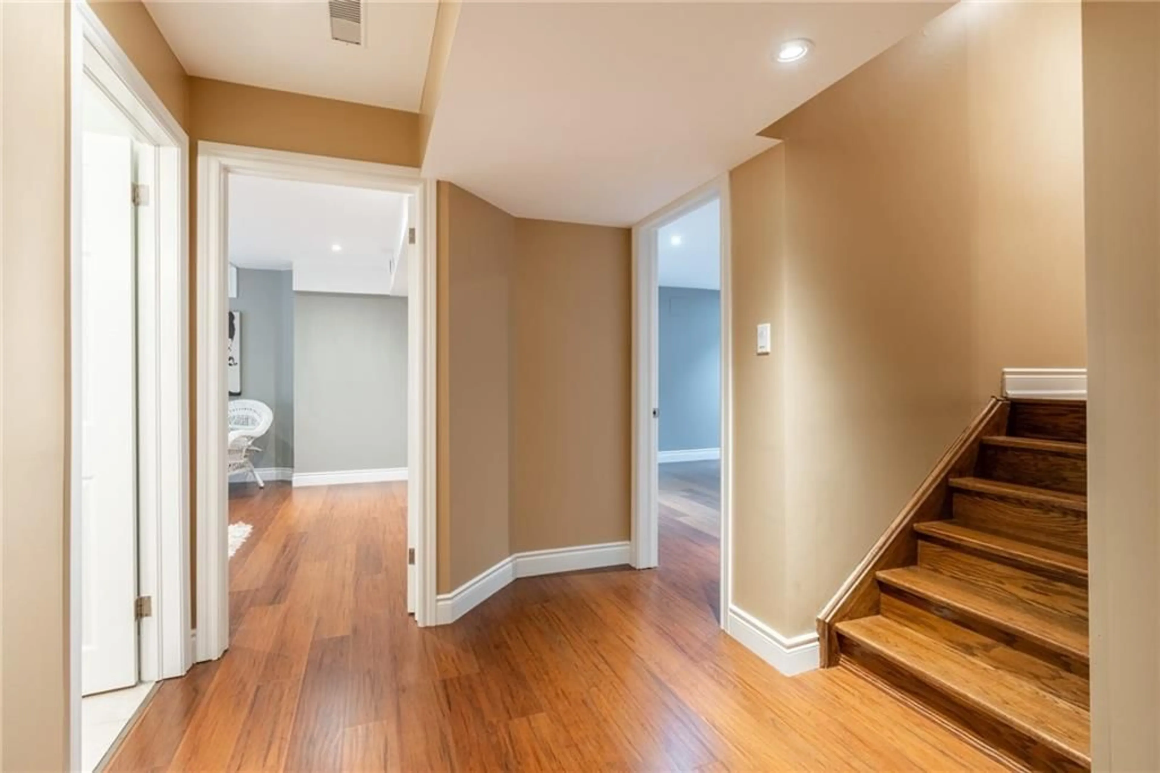 Indoor entryway for 194 NISBET Blvd, Waterdown Ontario L8B 0S7