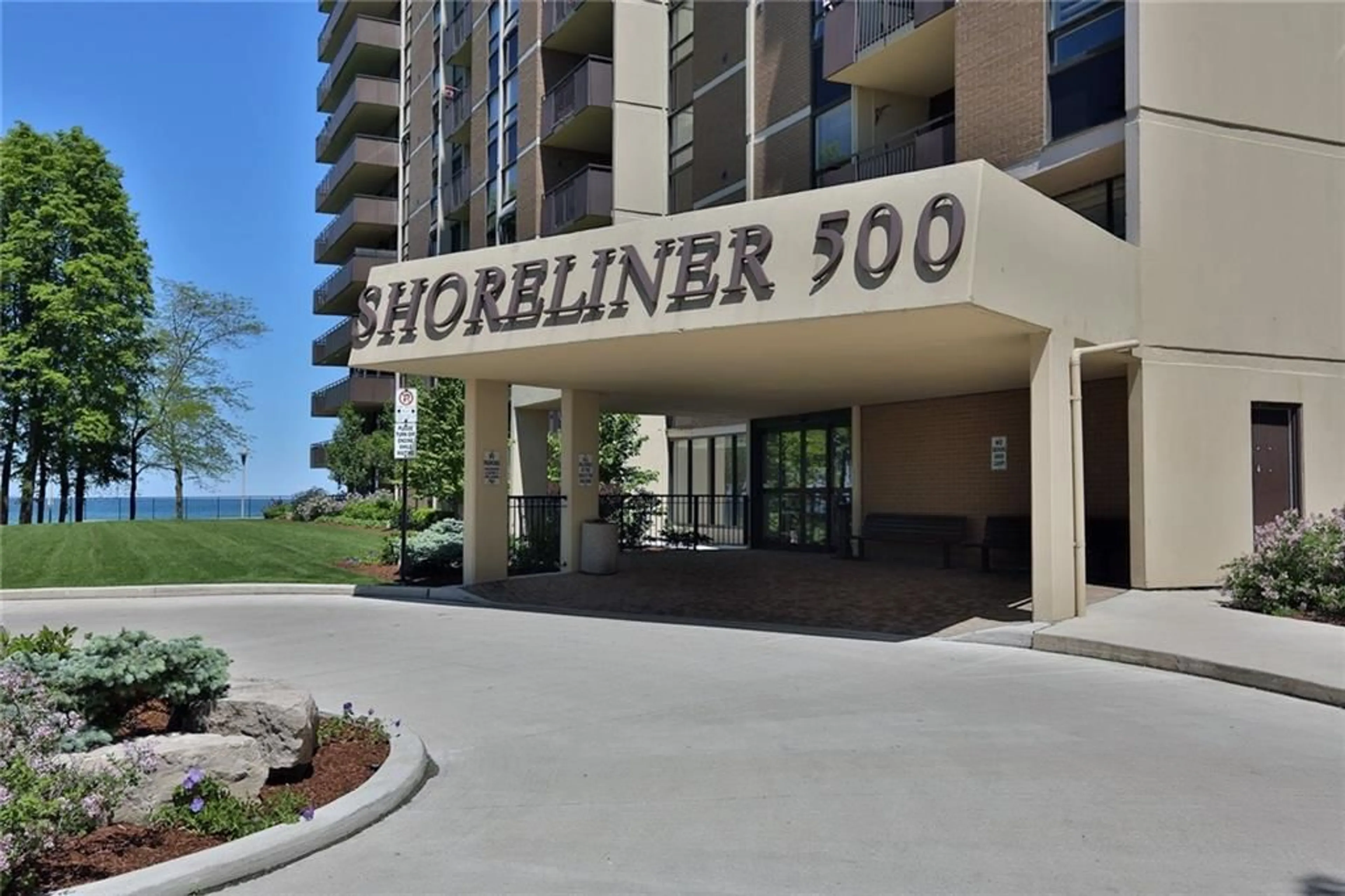 A pic from exterior of the house or condo for 500 Green Rd #206, Stoney Creek Ontario L8E 3M6