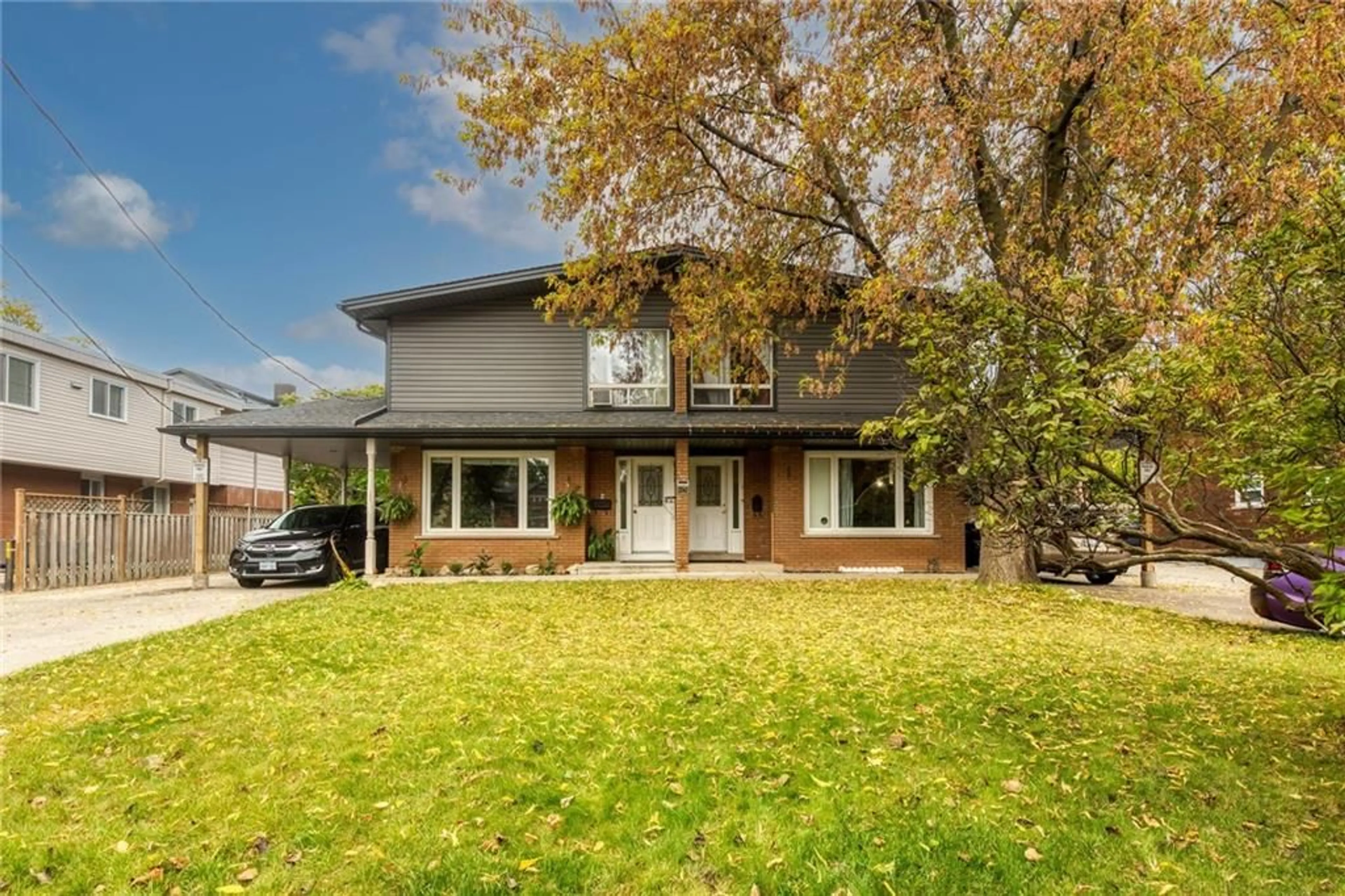 Frontside or backside of a home for 2060 PROSPECT St, Burlington Ontario L7R 1Y9