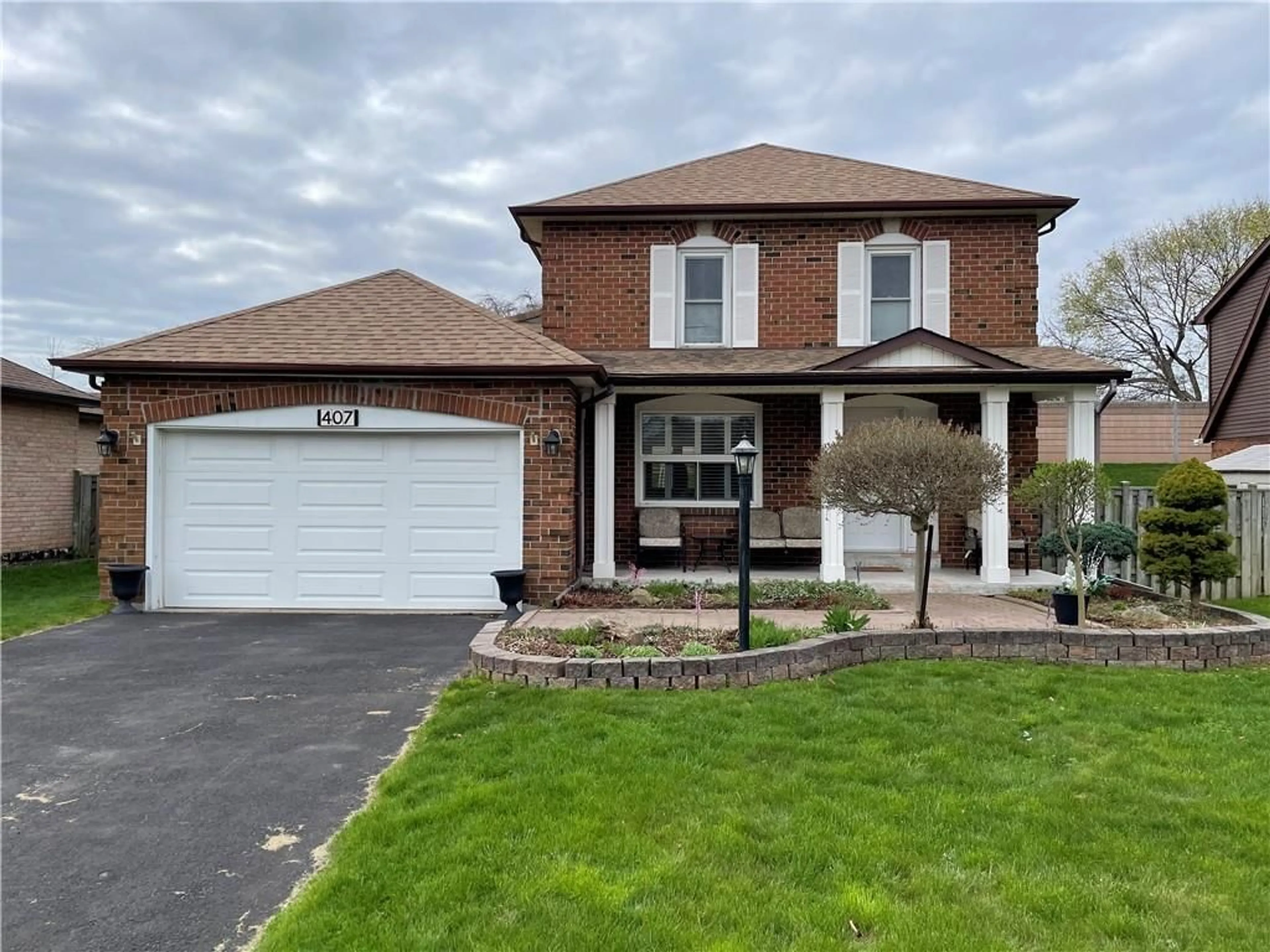 Home with brick exterior material for 407 Melanie Cres, Ancaster Ontario L9G 4B1