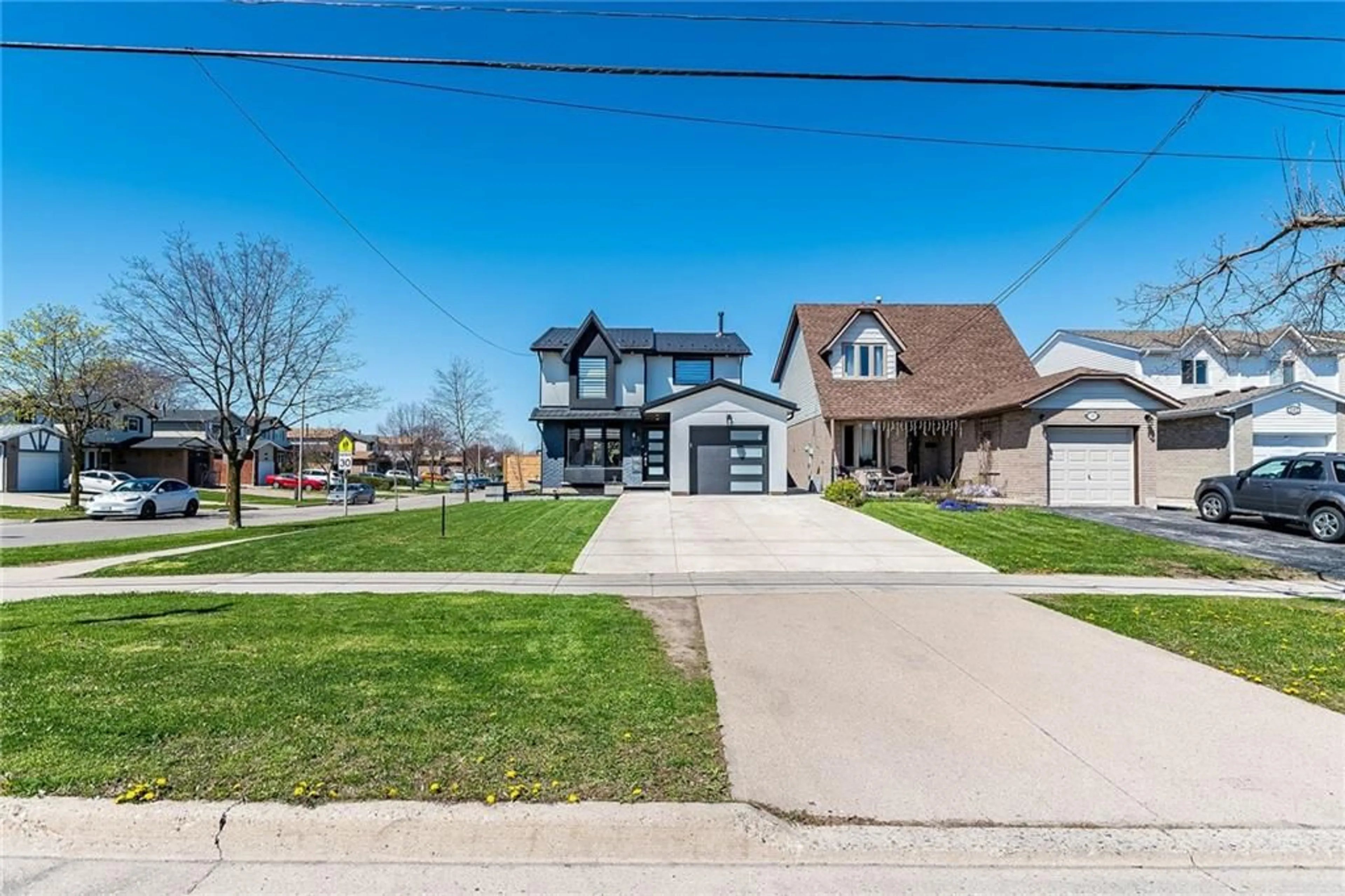 Frontside or backside of a home for 123 Dewitt Rd, Stoney Creek Ontario L8G 4E3