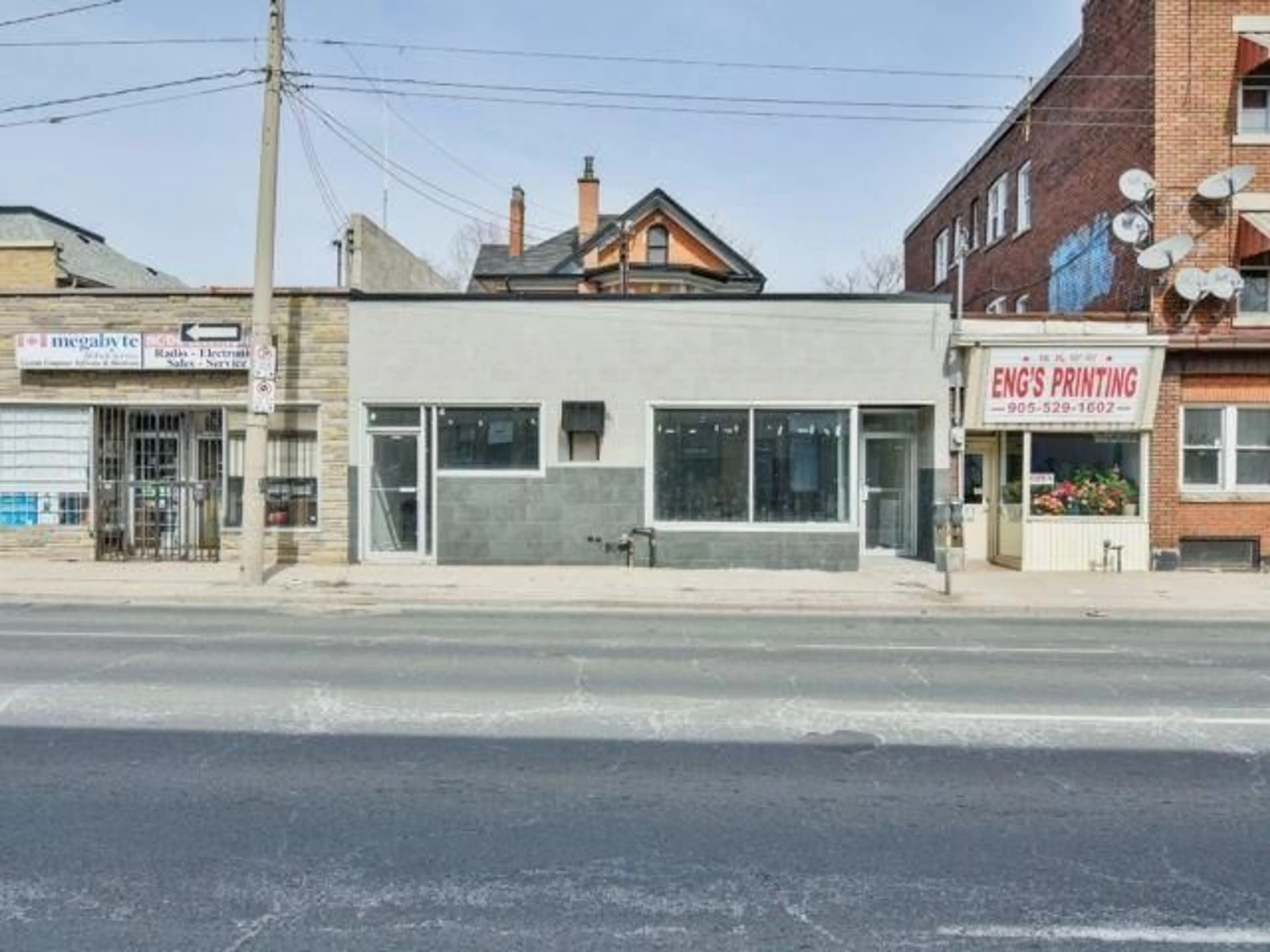 Outside view for 865-871-873 King St, Hamilton Ontario L8M 1B5