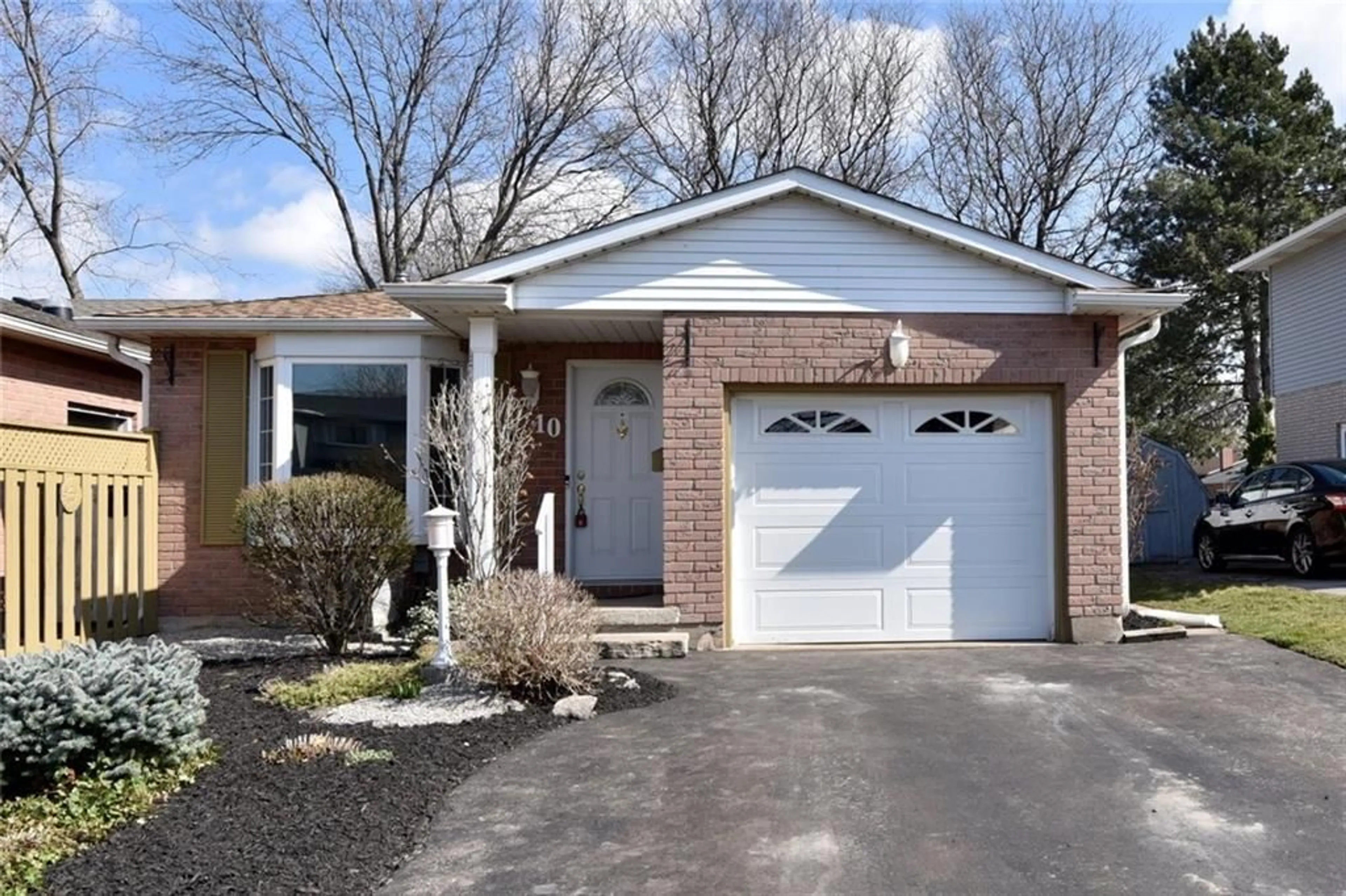Home with brick exterior material for 10 SACKS Ave, Grimsby Ontario L3M 4Y4