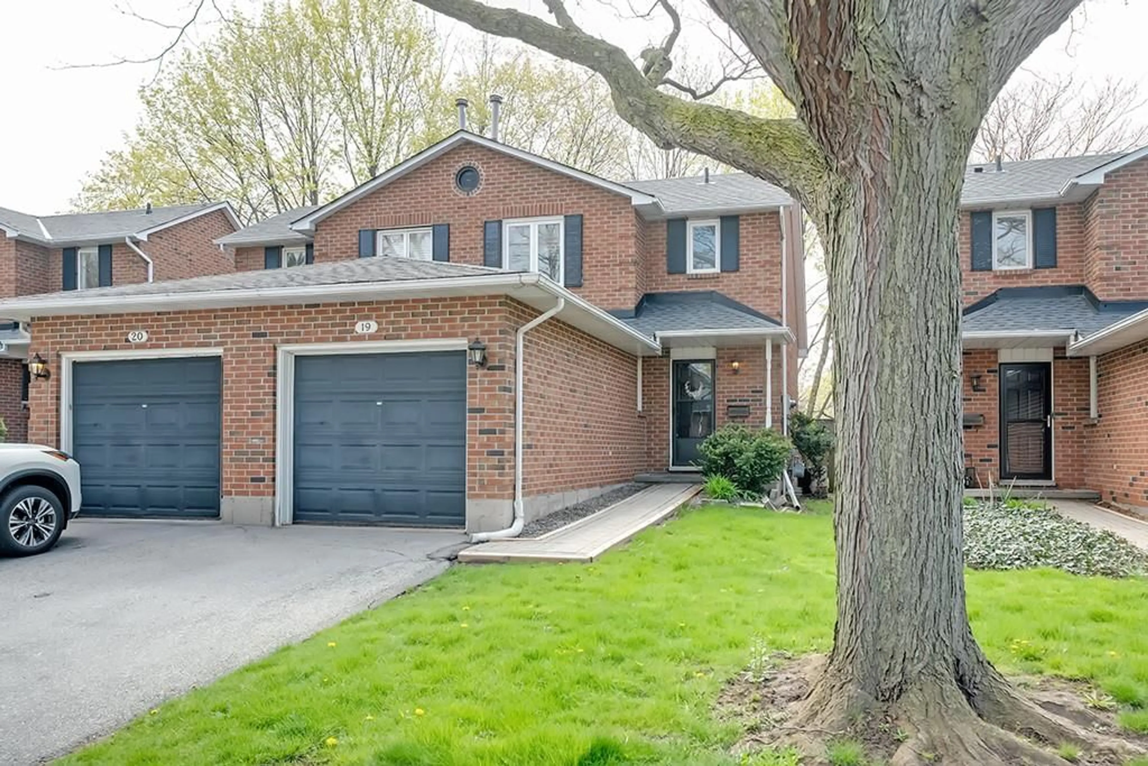 Home with brick exterior material for 935 KING Rd #19, Burlington Ontario L7T 3L2