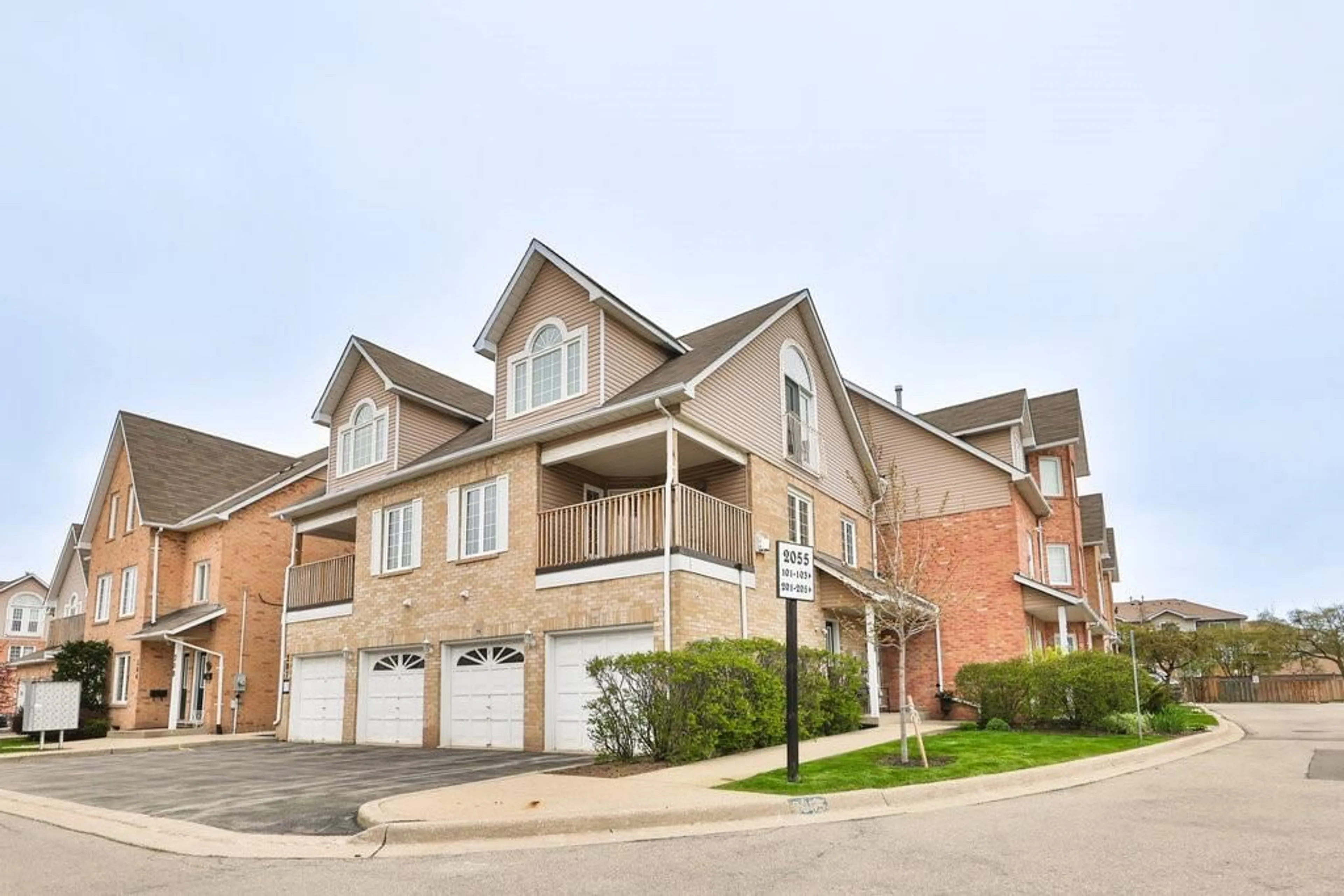 A pic from exterior of the house or condo for 2055 WALKERS Line #206, Burlington Ontario L7M 4B5