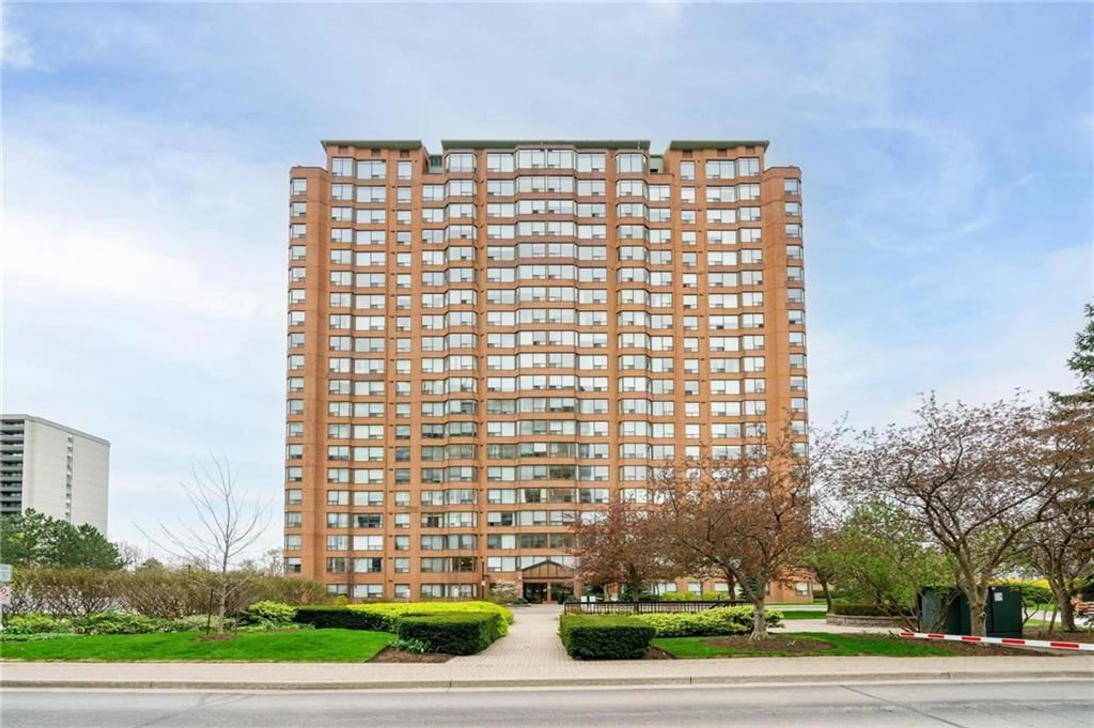 A pic from exterior of the house or condo for 1270 MAPLE CROSSING Blvd #204, Burlington Ontario L7S 2J3