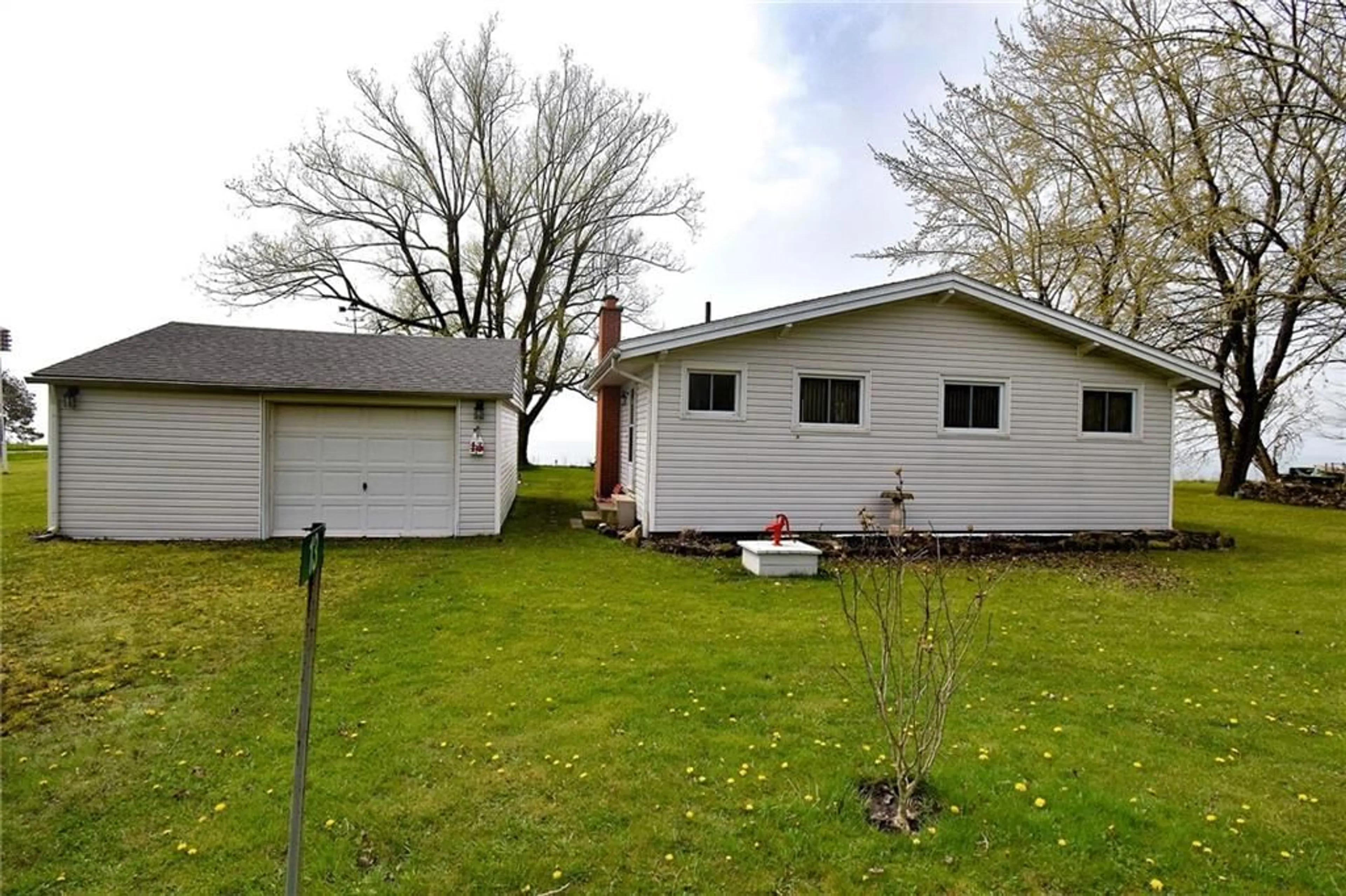 Frontside or backside of a home for 13 ERIE HEIGHTS Line, Dunnville Ontario N0A 1K0