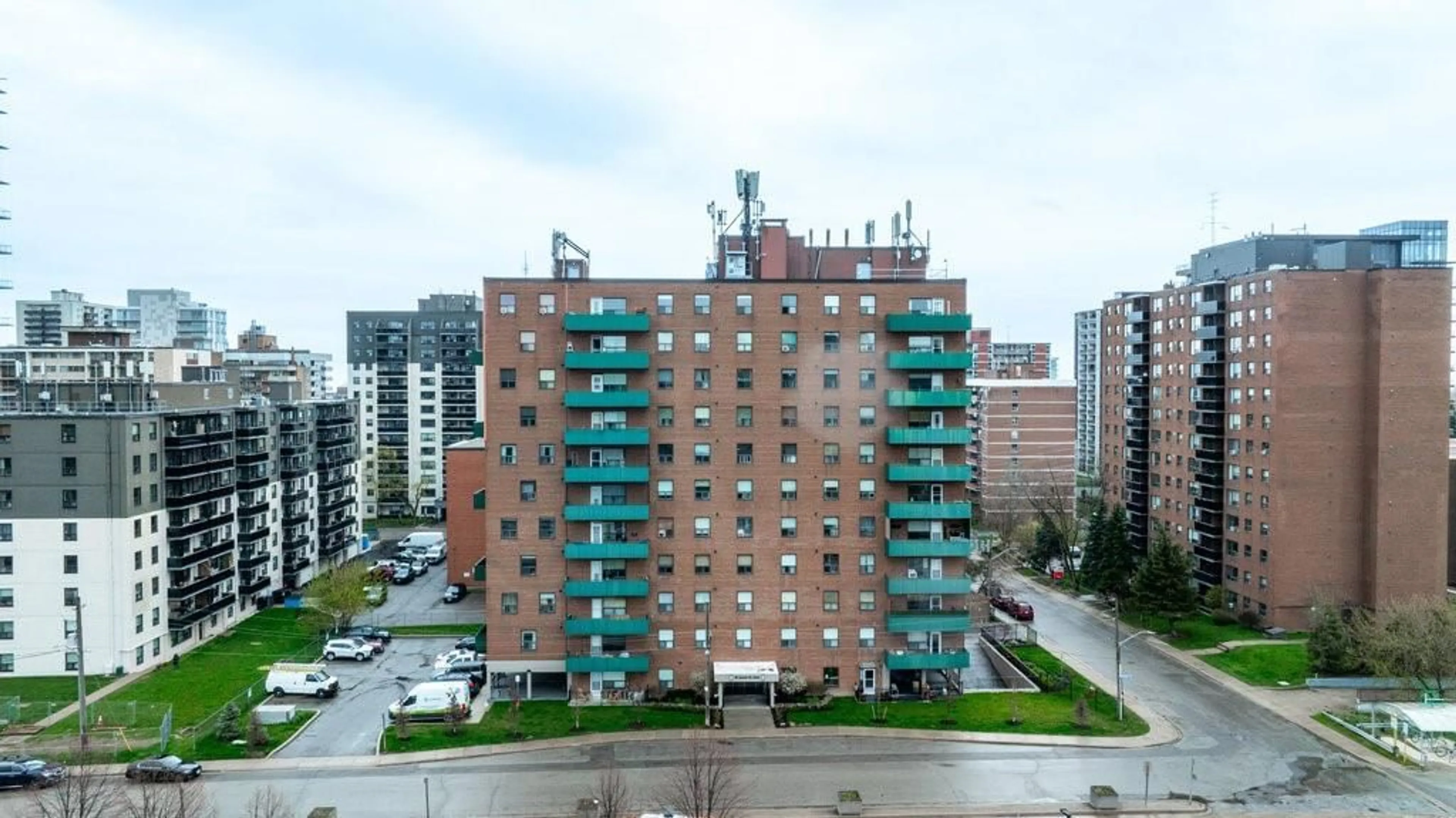 A pic from exterior of the house or condo for 49 QUEEN St #502, Port Credit Ontario L5G 4N6