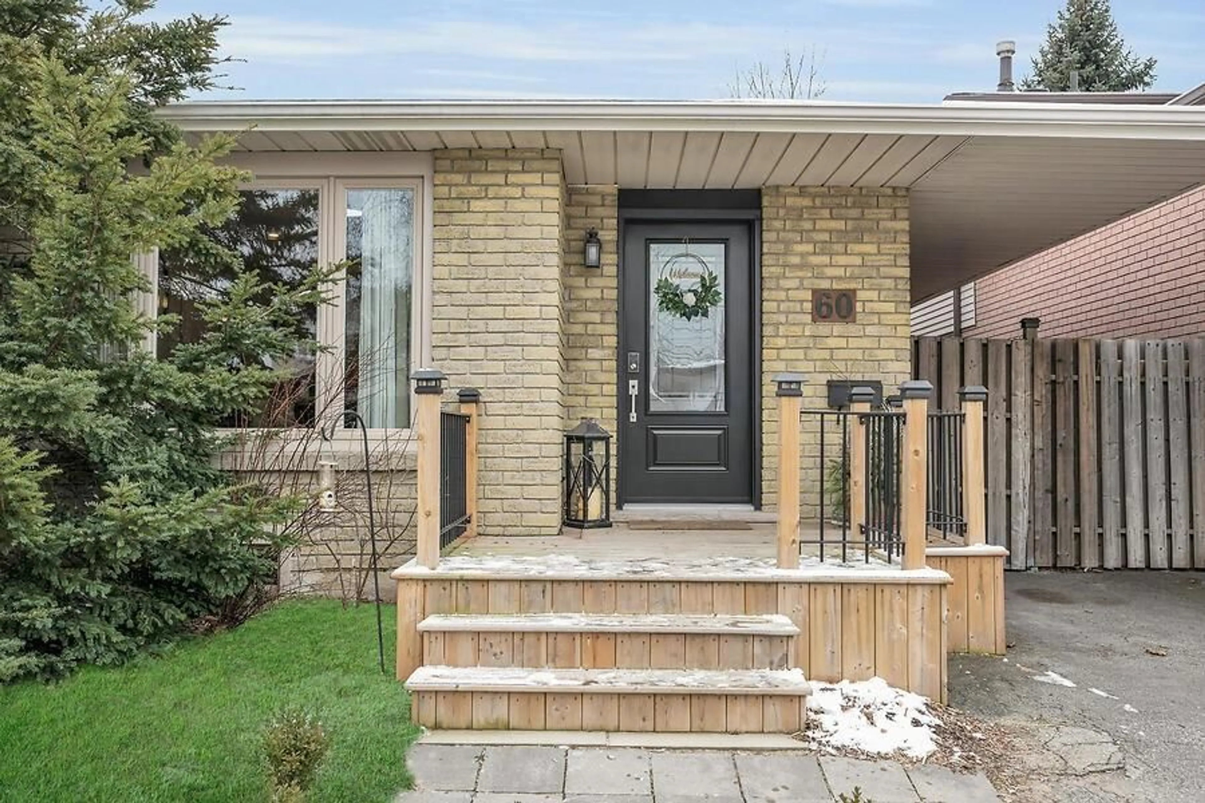 Home with brick exterior material for 60 MEGNA Crt, Hamilton Ontario L9C 6Y8