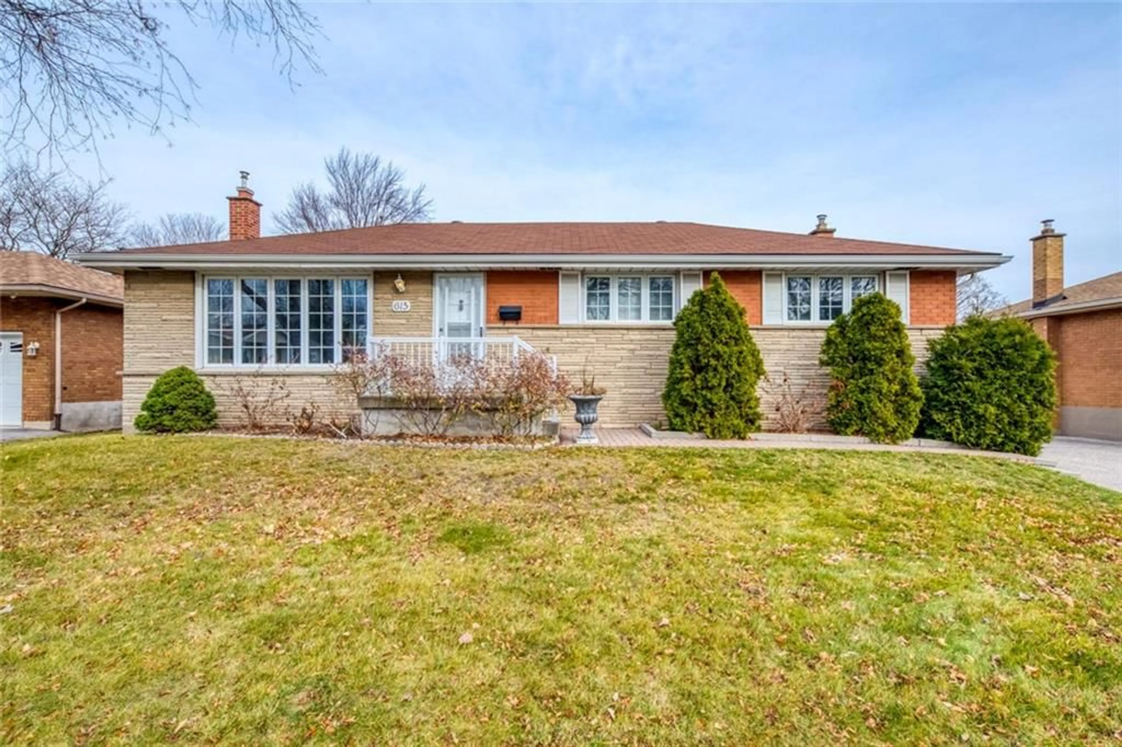 Home with brick exterior material for 615 Cumberland Ave, Burlington Ontario L7N 2X4